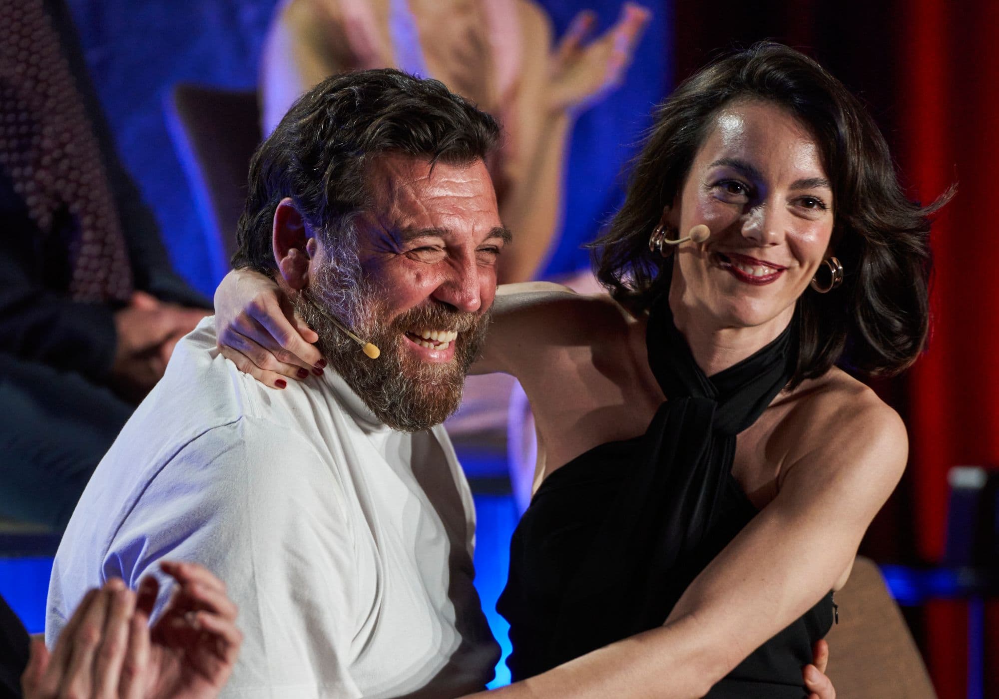 Los actores Victoria Luengo y Hovik Keuchkerian durante la rueda de presentación de la serie 'Reina Roja'