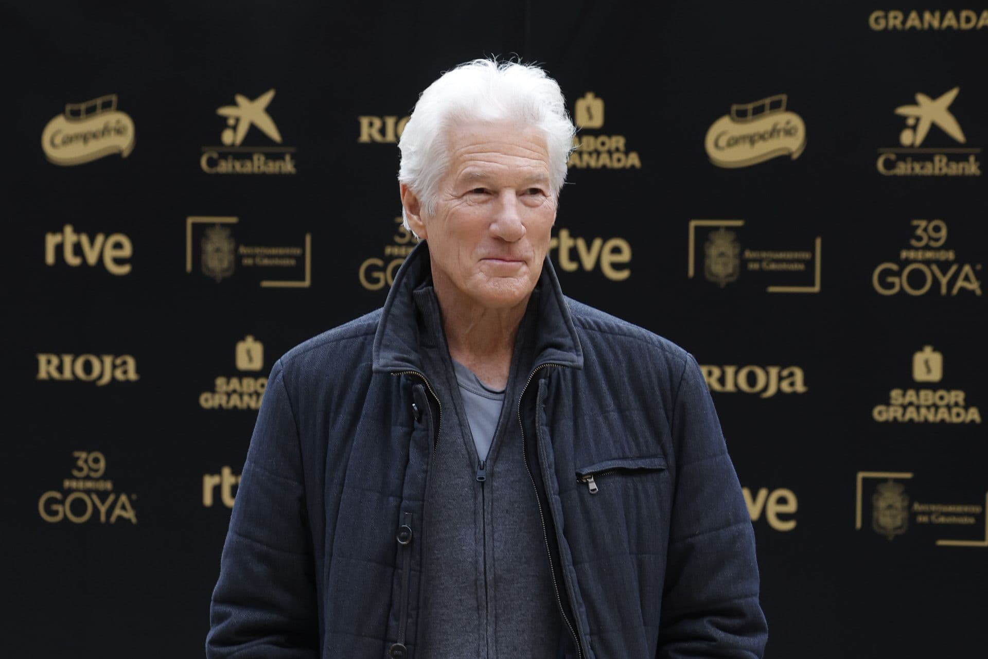 El actor Richard Gere, Goya Internacional 2025, a su llegada a la Alhambra de Granada