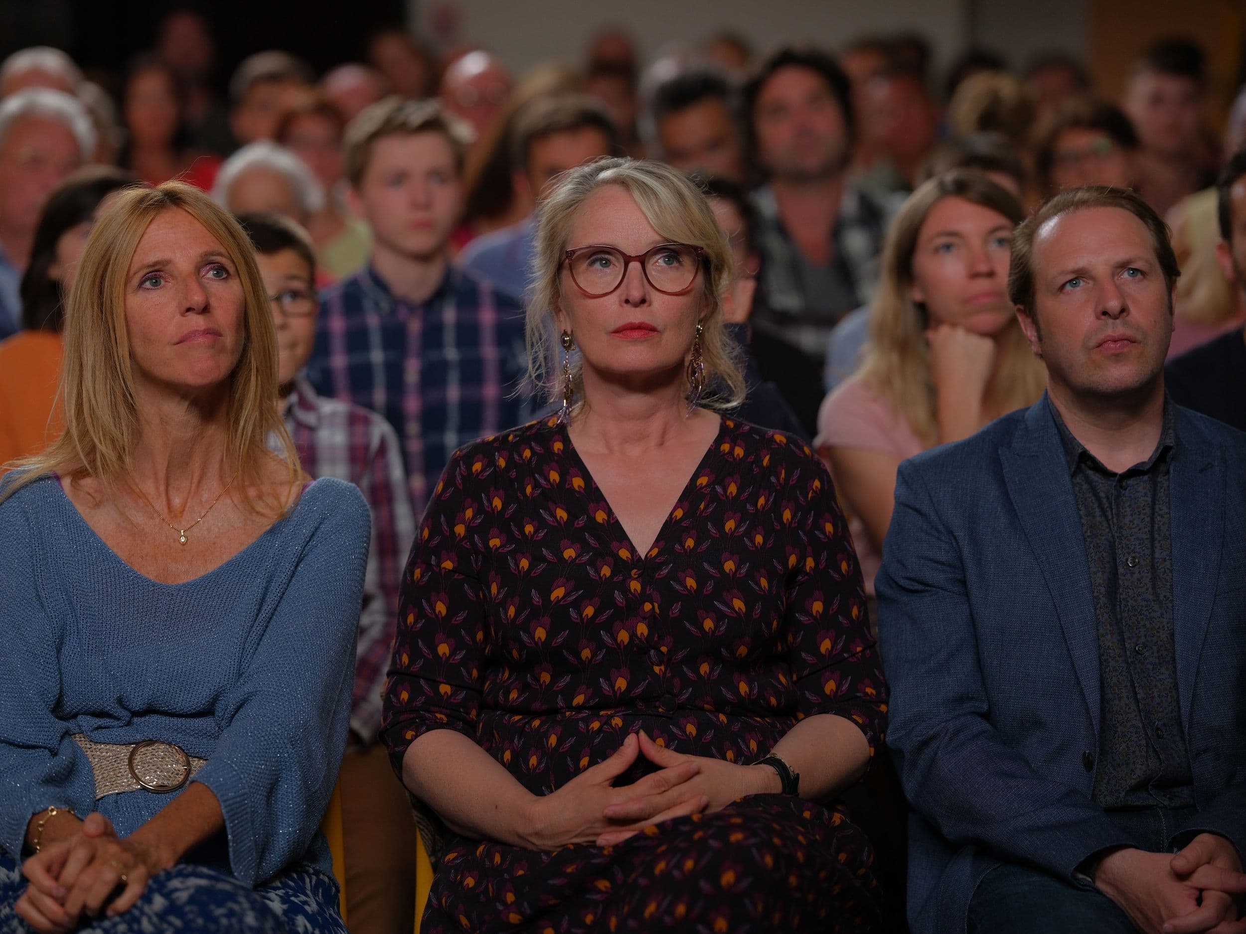 Sandrine Kiberlain, Julie Delpy y Jean-Carles Clichet en un fotograma promocional de la comedia 'Conoce a los bárbaros'