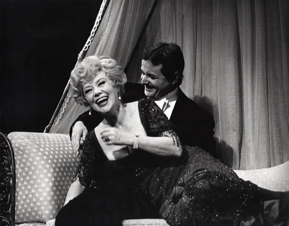 Glynis Jonhs interpreta 'Send in the Clowns' en la BBC