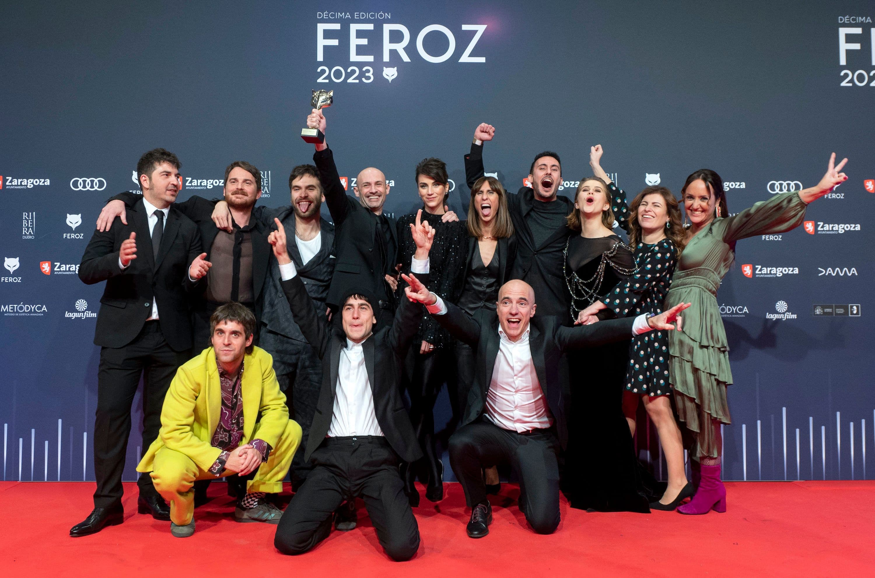 El equipo de 'La ruta' celebra sus tres premios en la décima edición de los Feroz