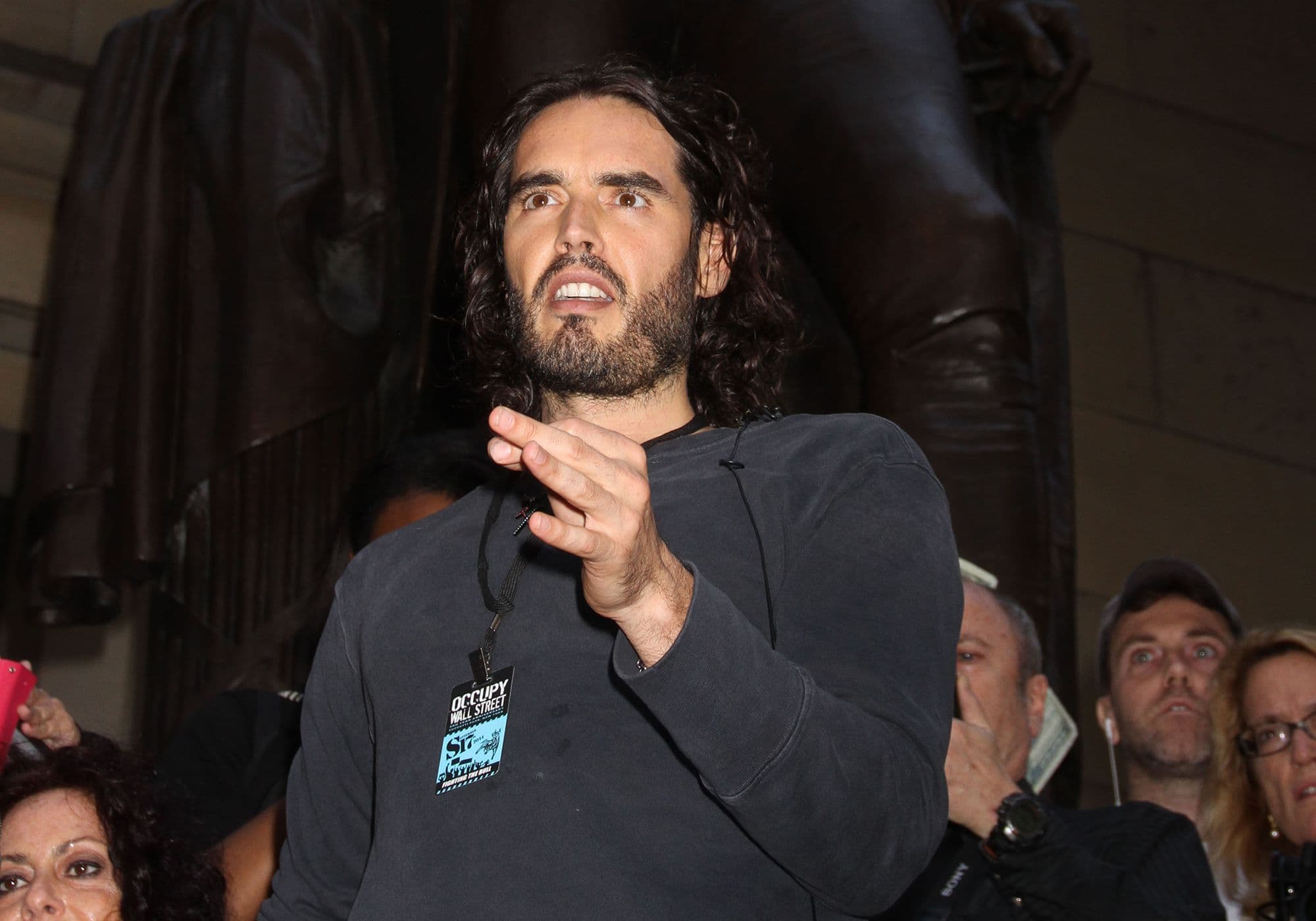 Durante sus años de mayor actividad, Russell Brand participó en 'Arthur, el soltero de oro' (2011) y 'Rock of Ages' (2012)