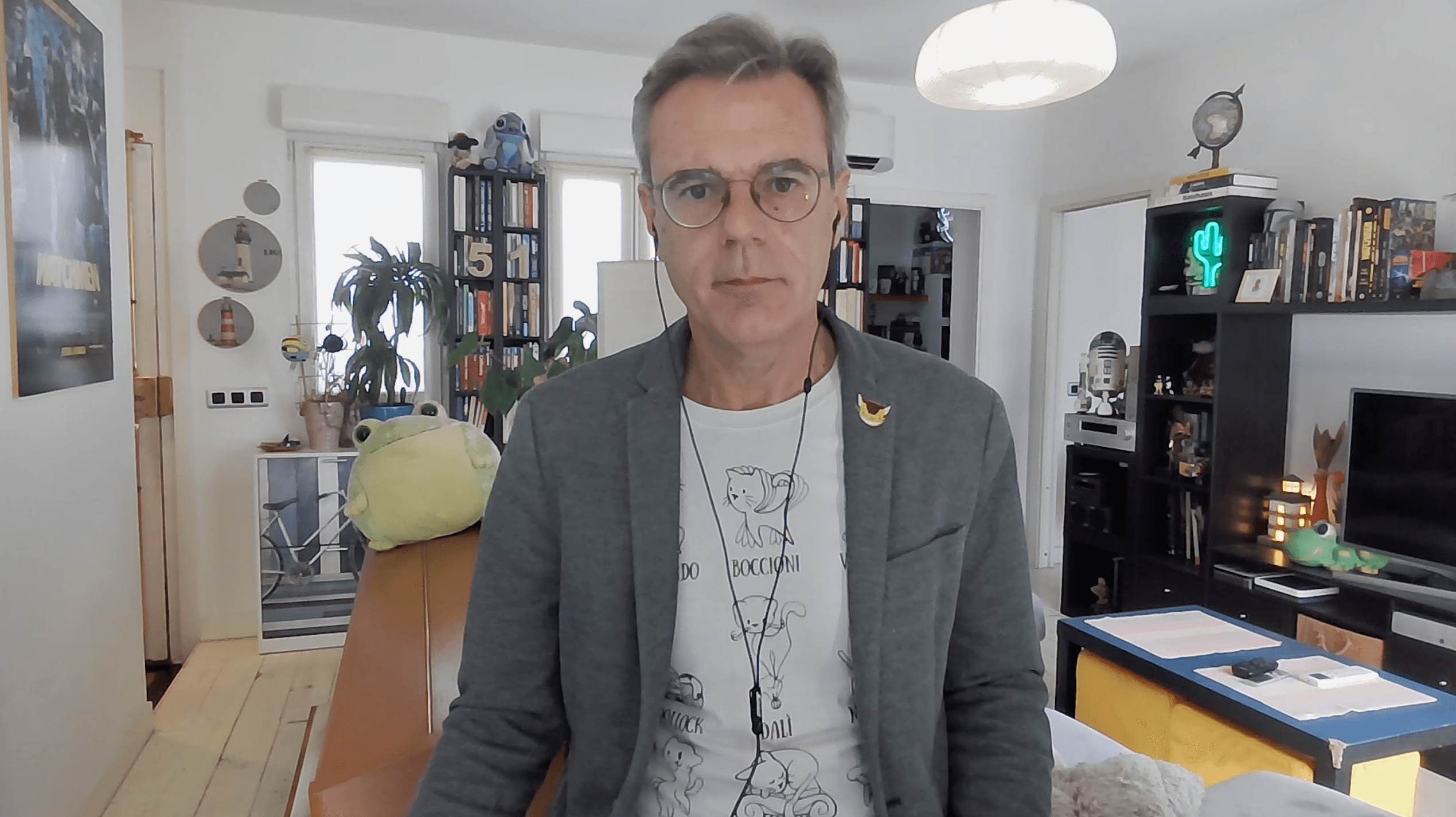 El periodista Pedro Vallín, durante la nueva edición de su video semanal 'La homilía'