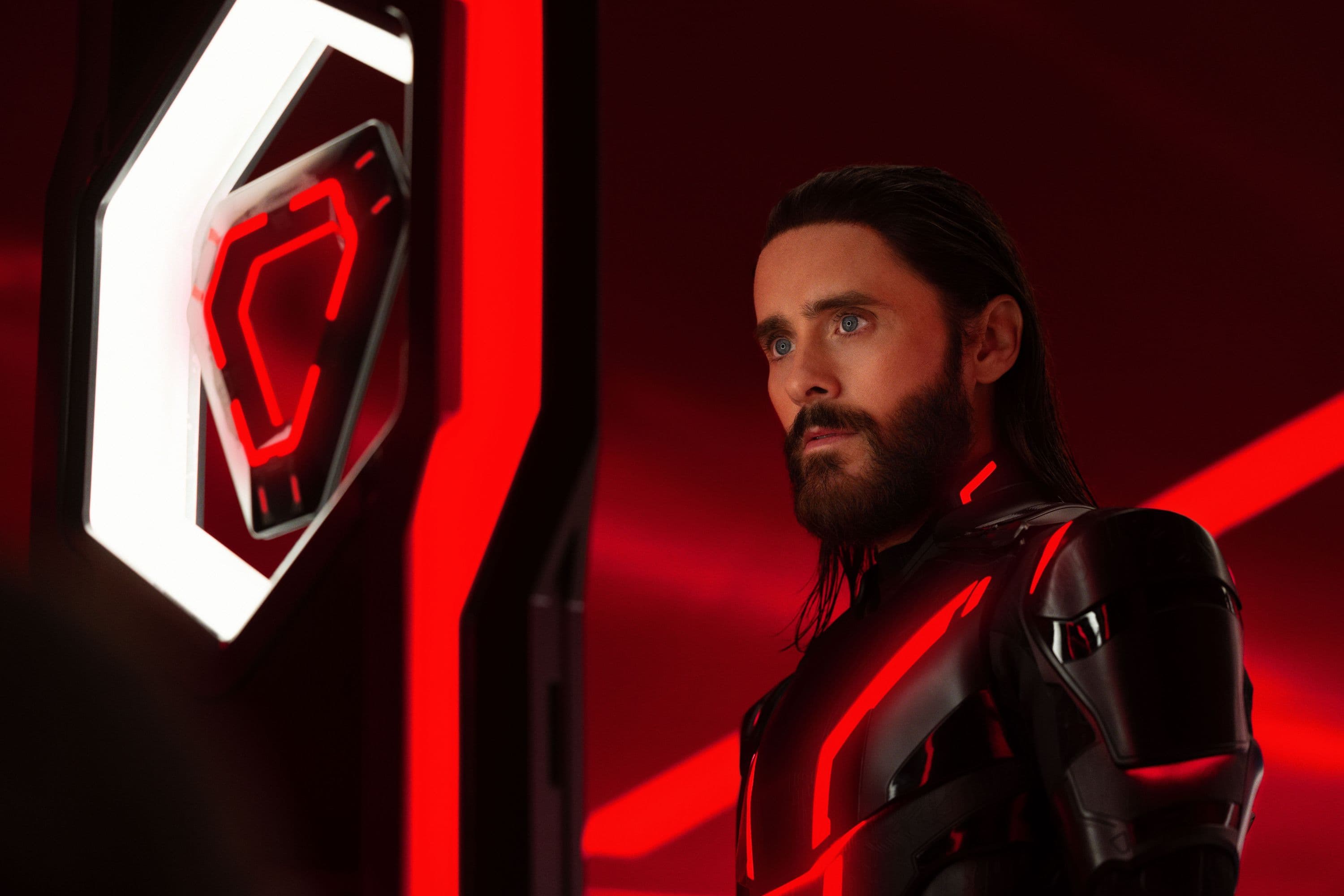 Jared Leto en un fotograma de la película 'Tron: Ares'