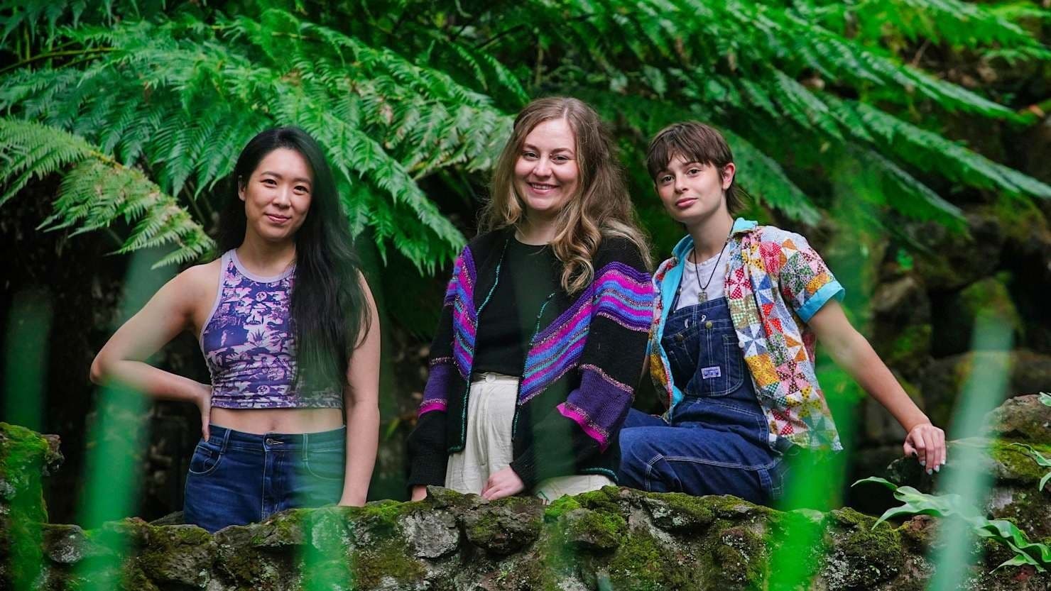 Melissa Gan, Sophie Somerville y Emmanuelle Mattana durante el rodaje de 'Fwends' (2025)