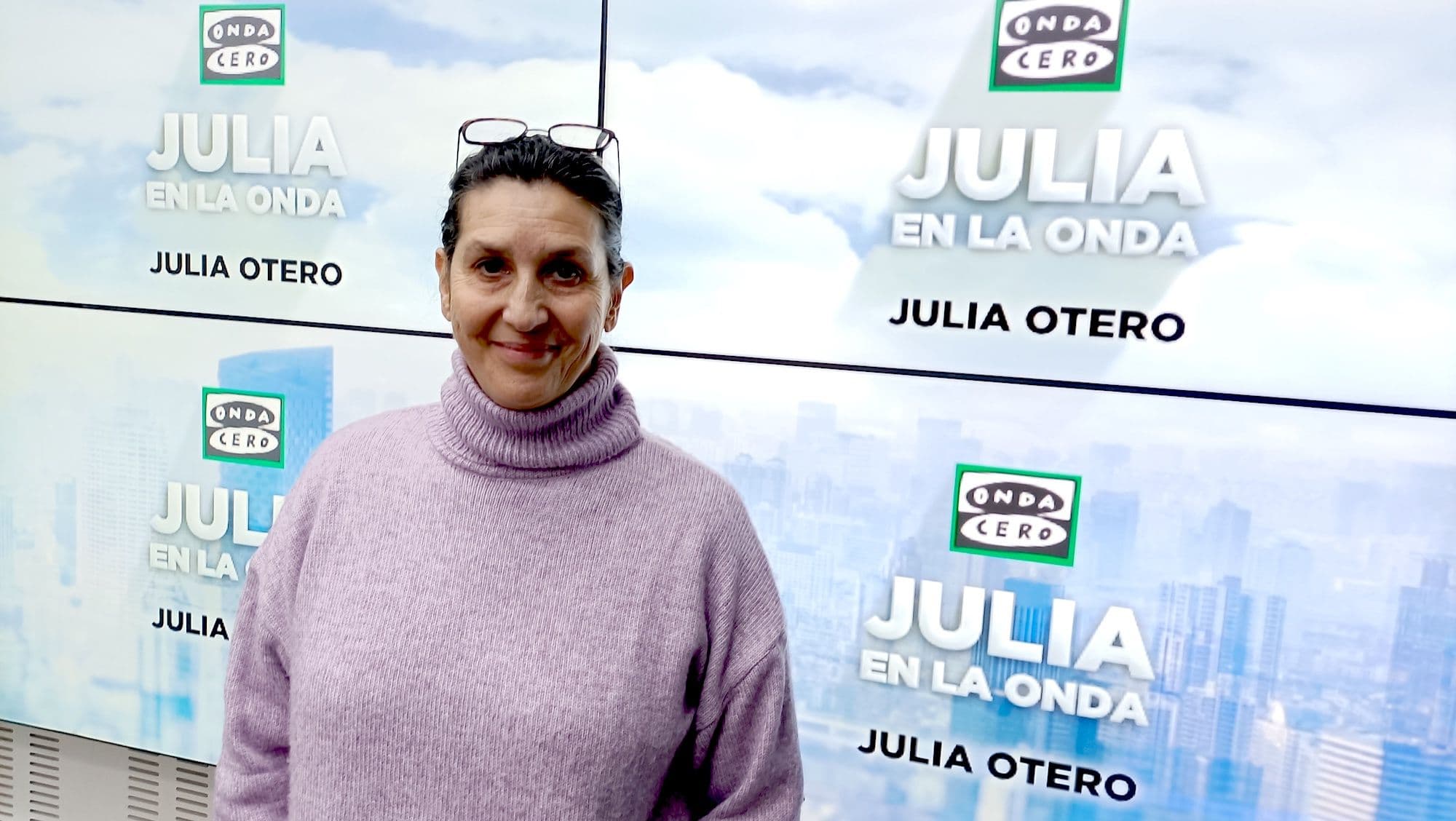 La actriz y escritora Elvira Mínguez, en los estudios de Onda Cero en Madrid