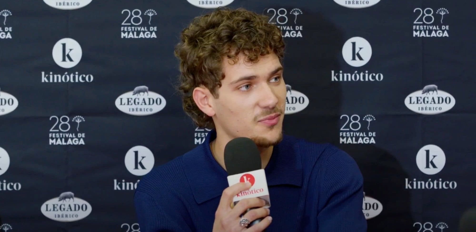 Hugo Welzel presentó 'Enemigos' en el set de Kinótico en el Festival de Málaga