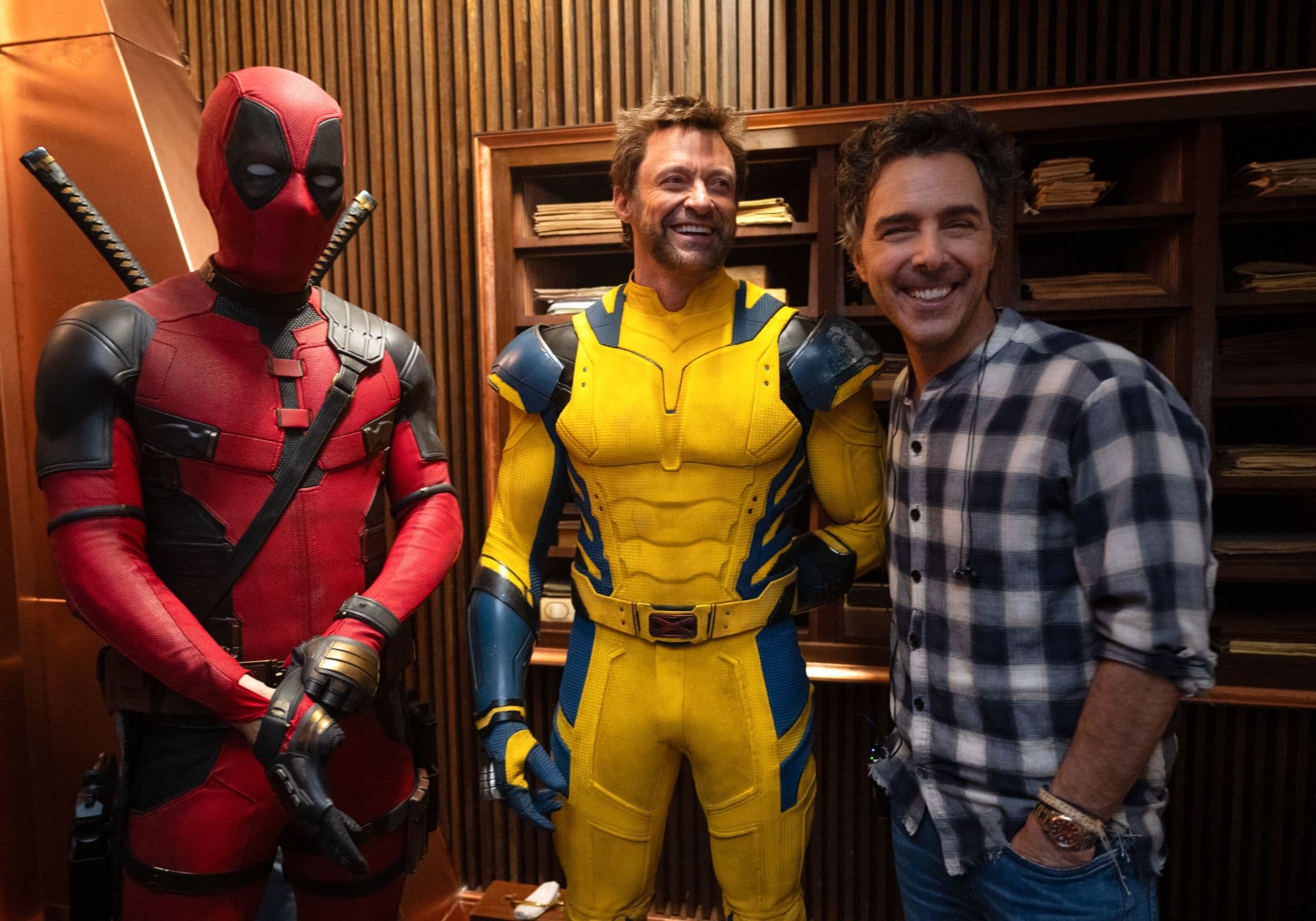 Los actores Ryan Reynolds y Hugh Jackman y el director Shawn Levy en el rodaje de 'Deadpool y Lobezno'