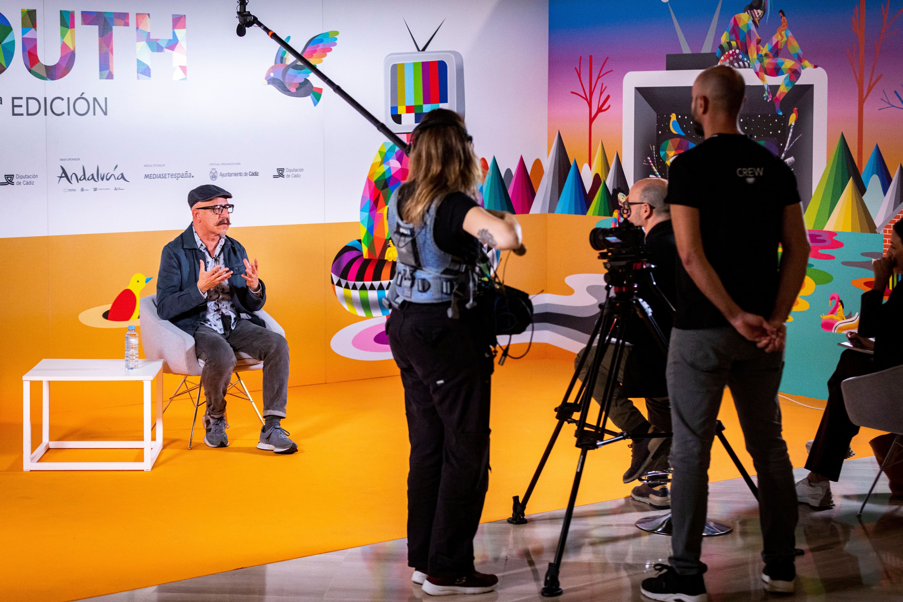 Técnicos del South Series International Film Festival realizan una entrevista