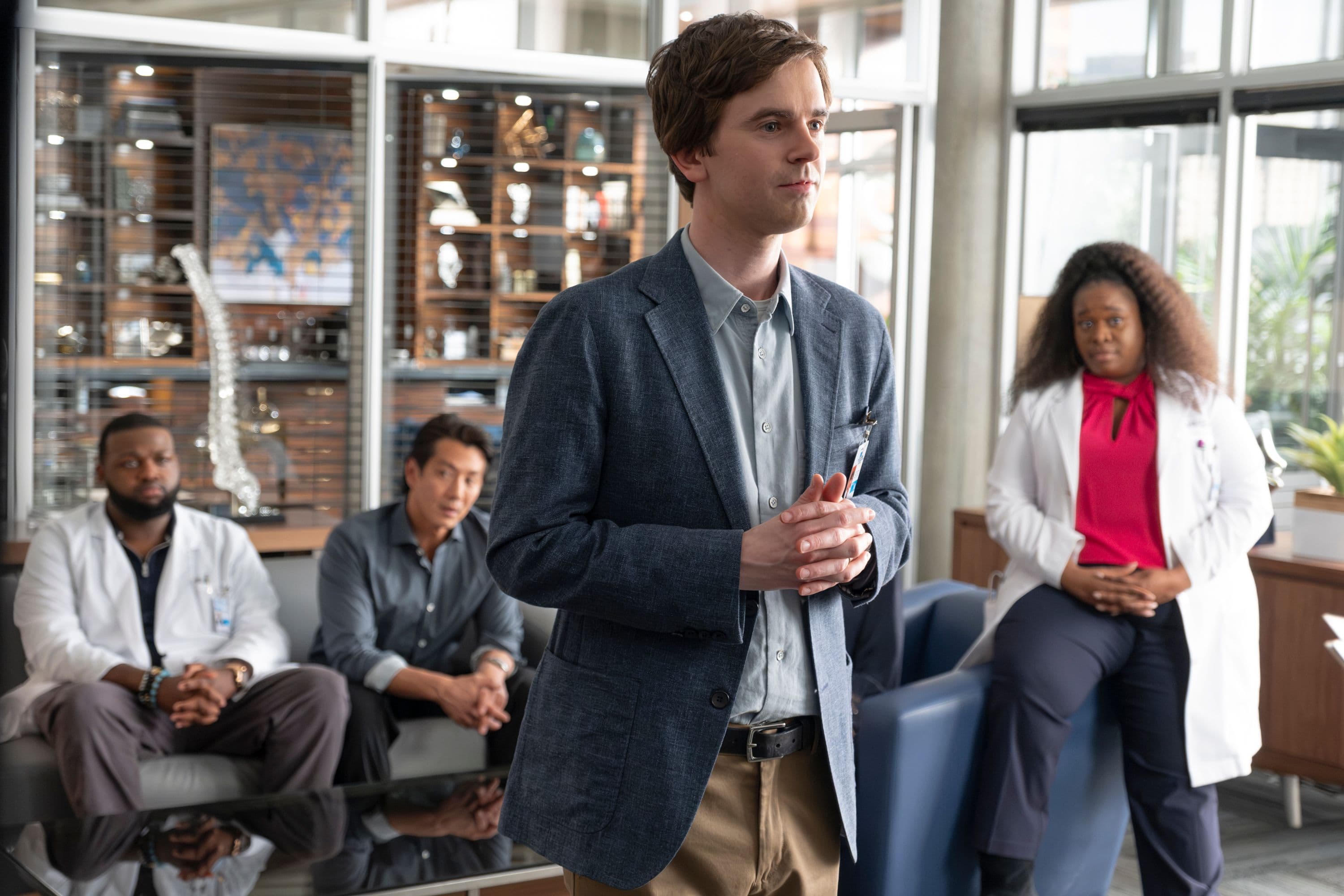 El actor Freddie Highmore, en una imagen promocional de la serie 'The good doctor'