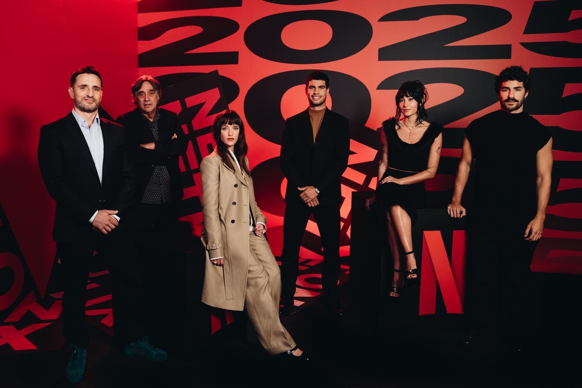 Posado de la presentación de lo que viene a Netflix en 2025, con Diego Avalos, Agustín Díaz Yanes, Carlos Alcaraz, Aitana y José Condessa