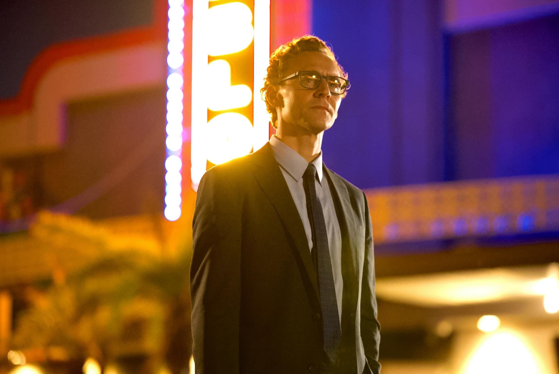 Tom Hiddleston, en un fotograma de 'La vida de Chuck', de Mike Flanagan