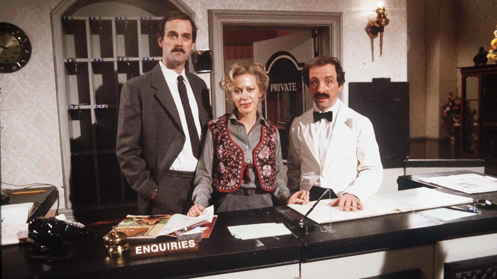 John Cleese, Connie Booth y Andrew Sachs en 'Fawlty Towers' (1979)