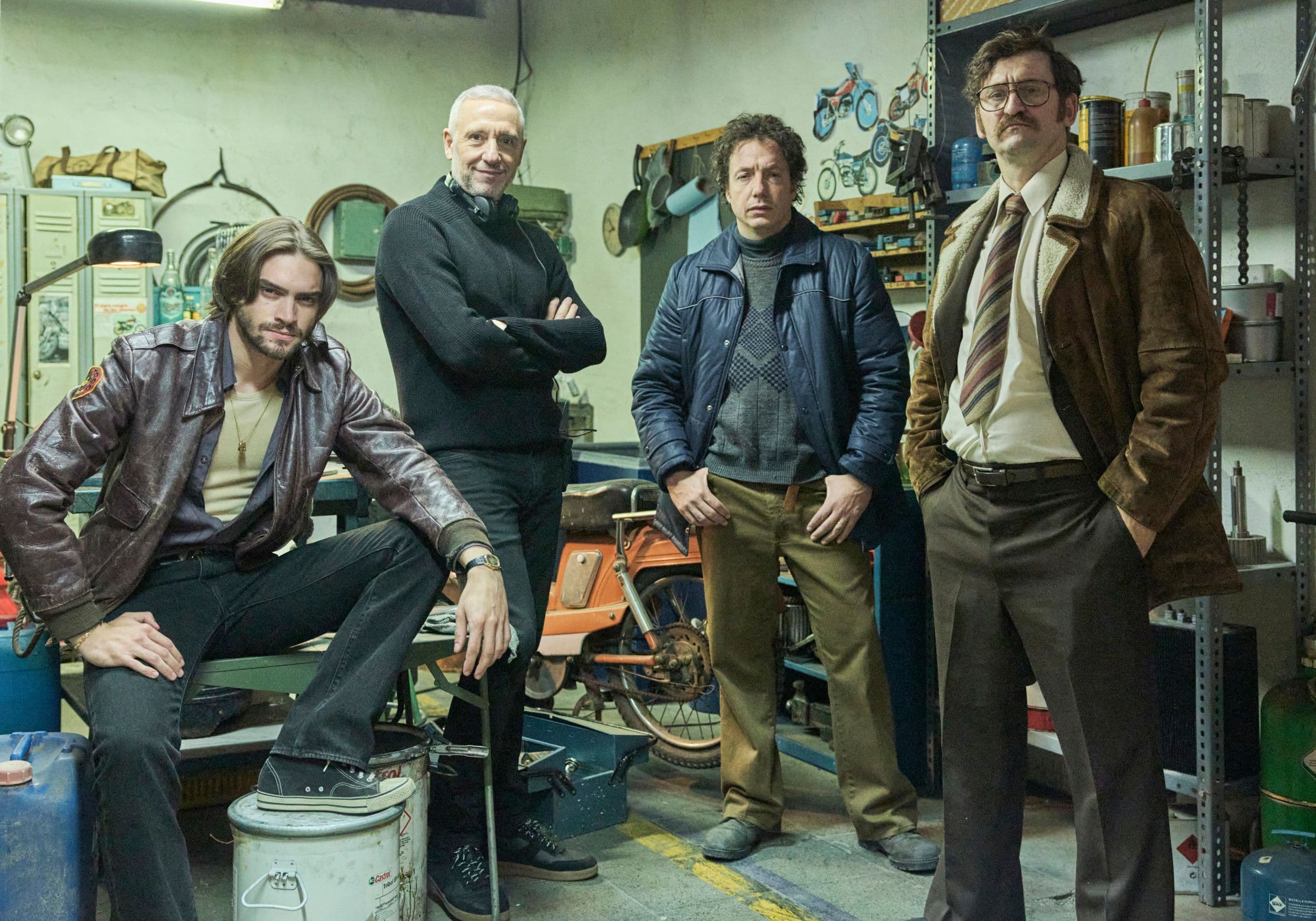 Raúl Arévalo, Vito Sanz, Gabriel Guevara y Agustín Otón en el rodaje de la serie 'Por cien millones'