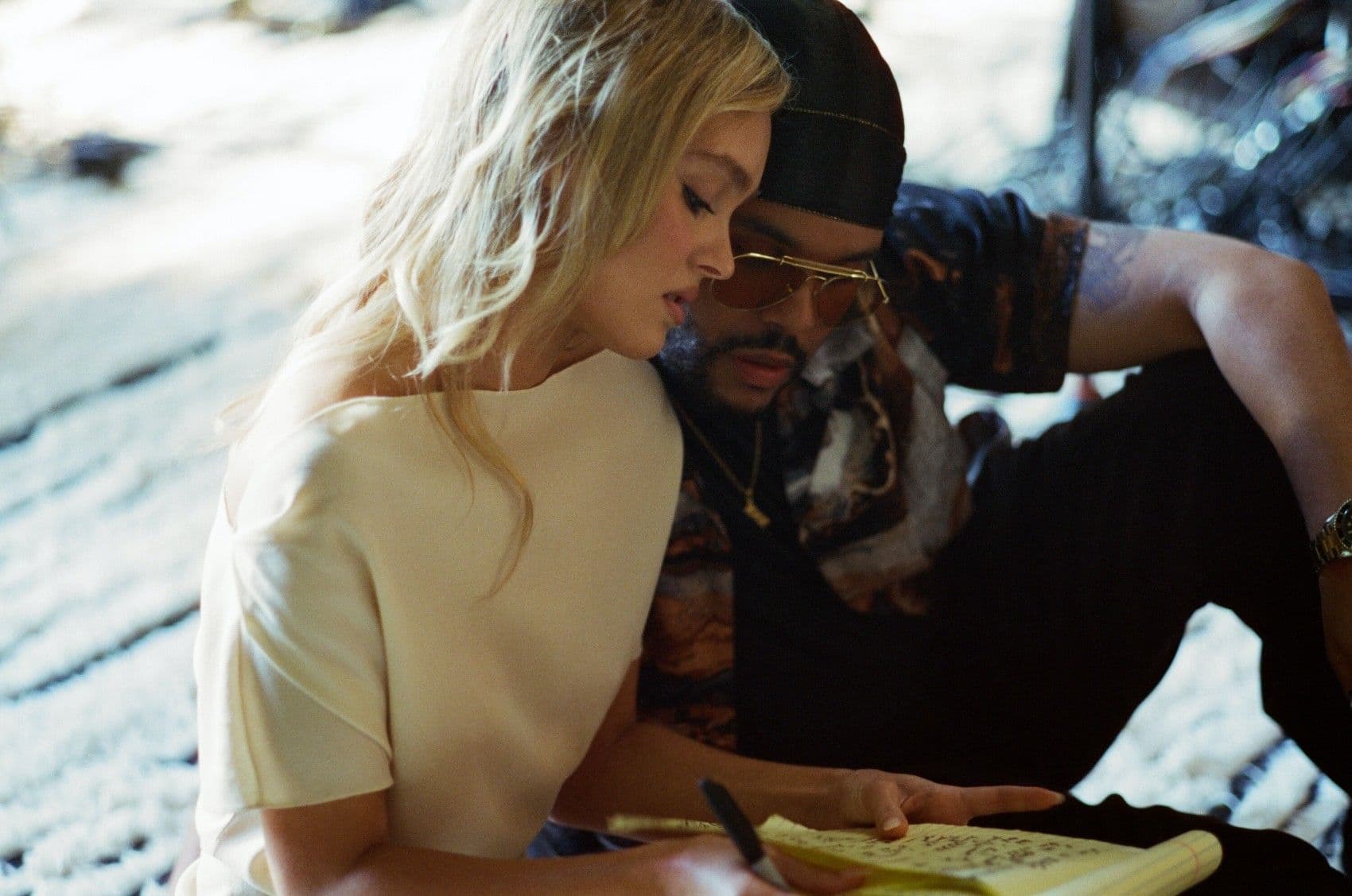 Lily-Rose Depp y Abel Tesfaye, alias The Weeknd, en una imagen de 'The idol'.