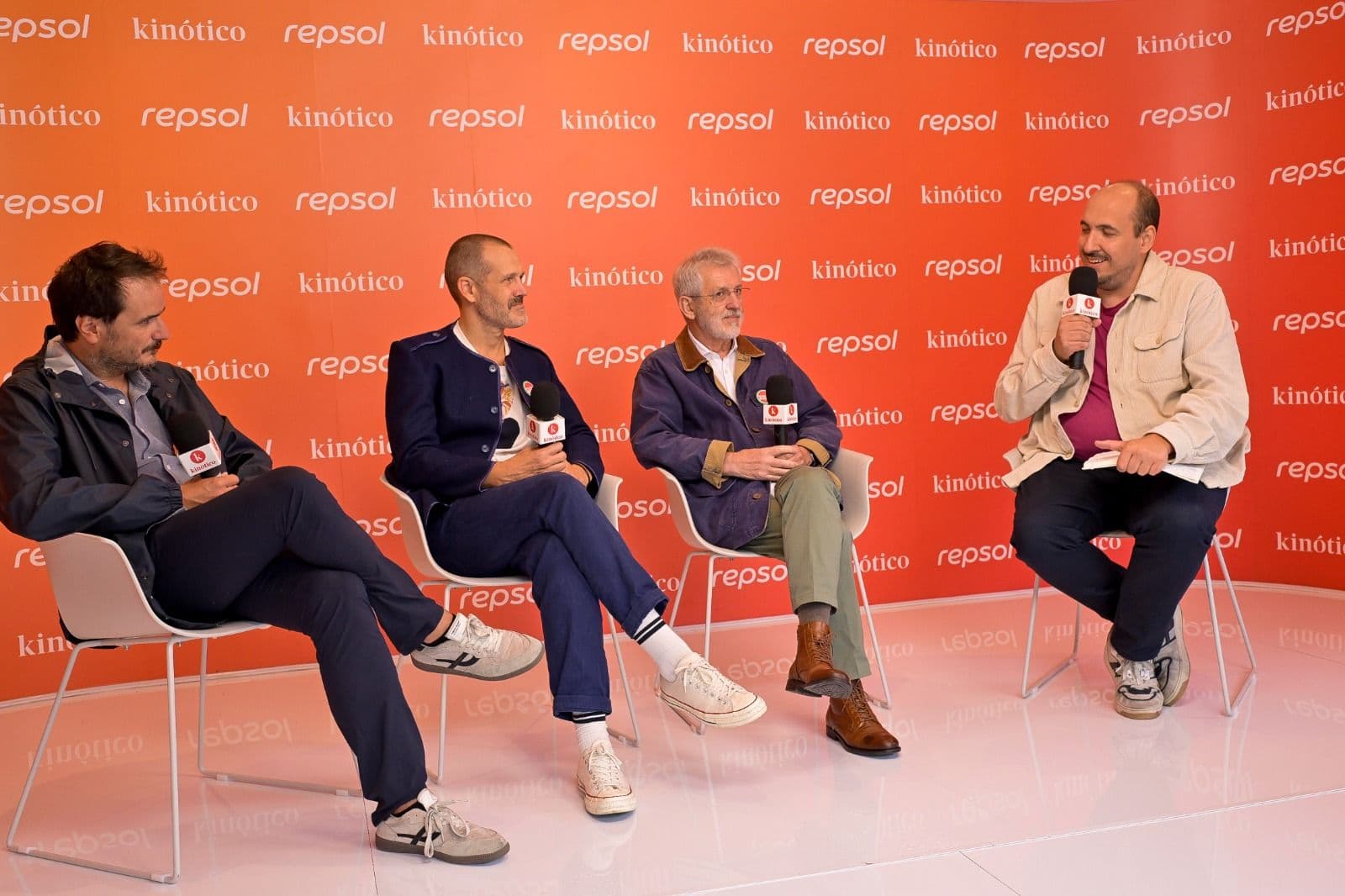 Aitor Arregi, Jose Mari Goenaga y José Ramón Soroiz en su visita al set de Kinótico en el Festival de San Sebastián, donde han presentado 'Maspalomas'