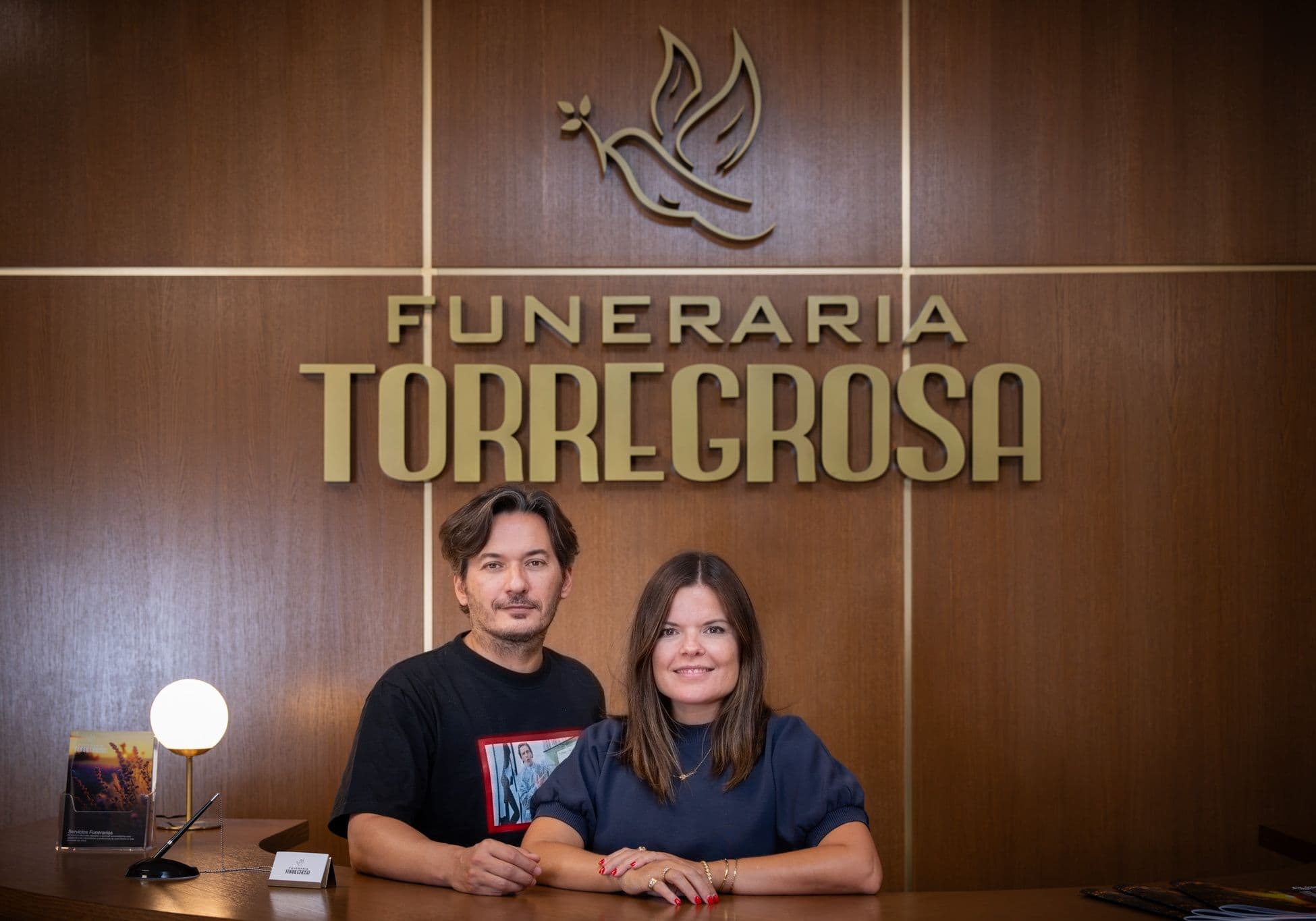 Los hermanos Alberto y Laura Caballero, responsables de la serie 'Muertos S. L.'