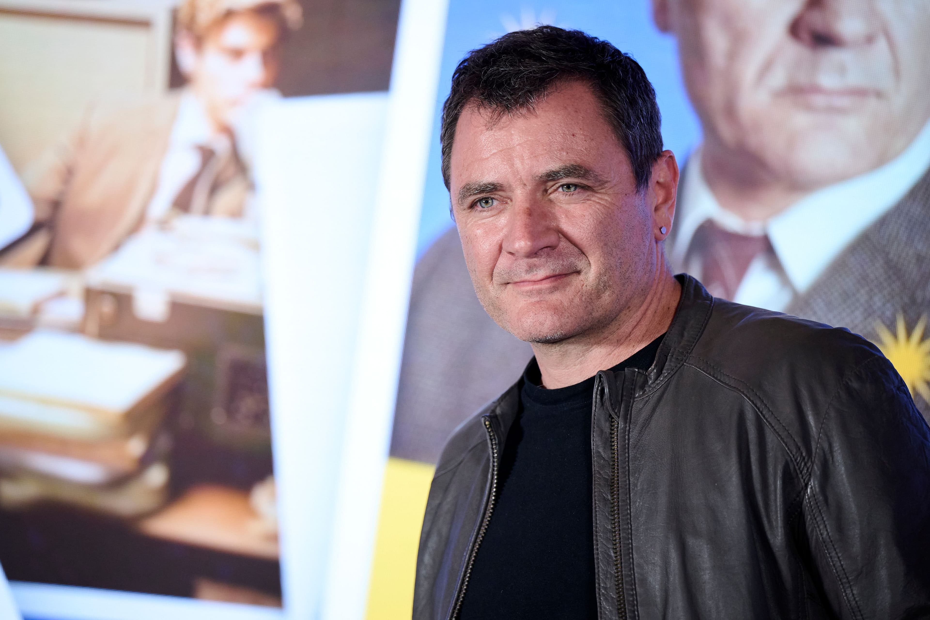 El actor Àlex Brendemühl posa en la premiere de la serie 'La canción', en mayo de 2025