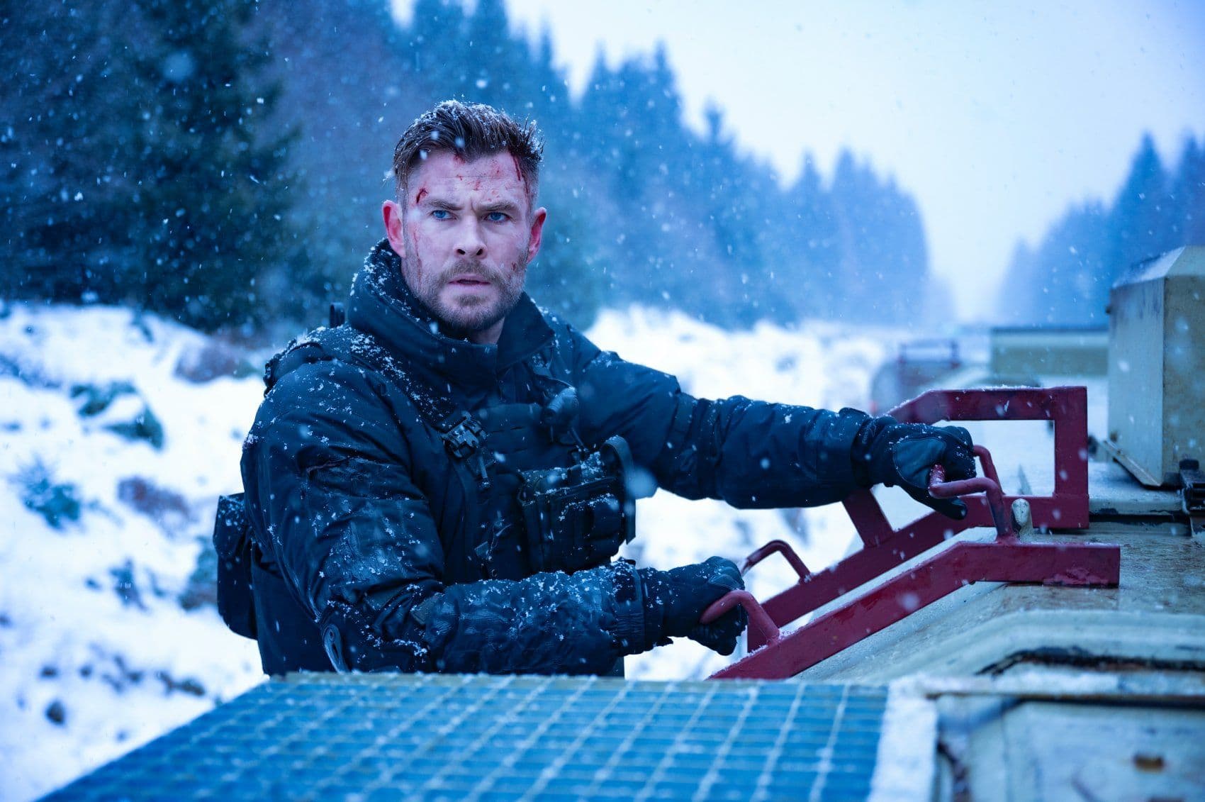 Fotograma de 'Tyler Rake 2' con Chris Hemsworth