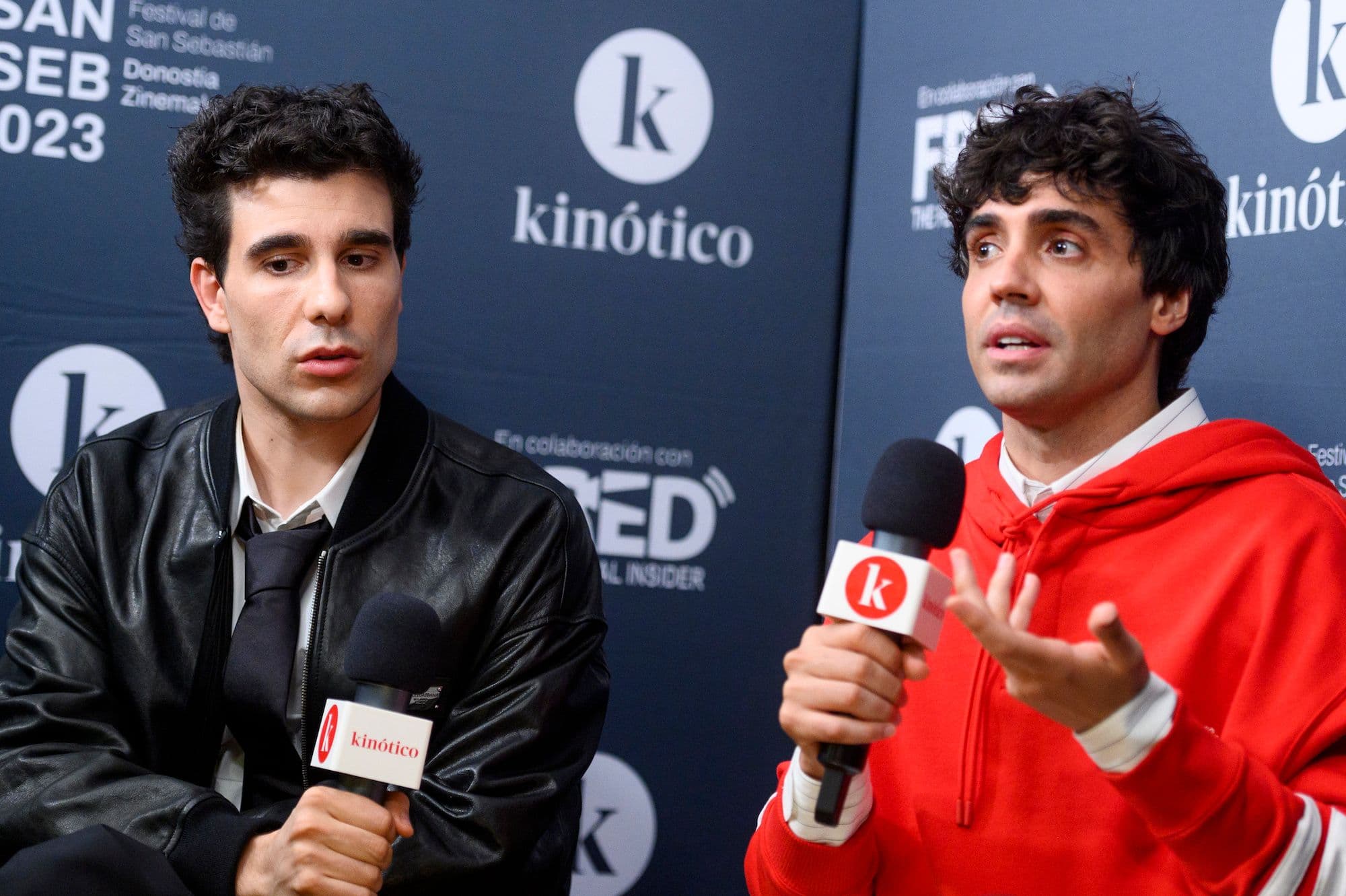 Javier Calvo y Javier Ambrossi, durante su entrevista con Kinótico en San Sebastián