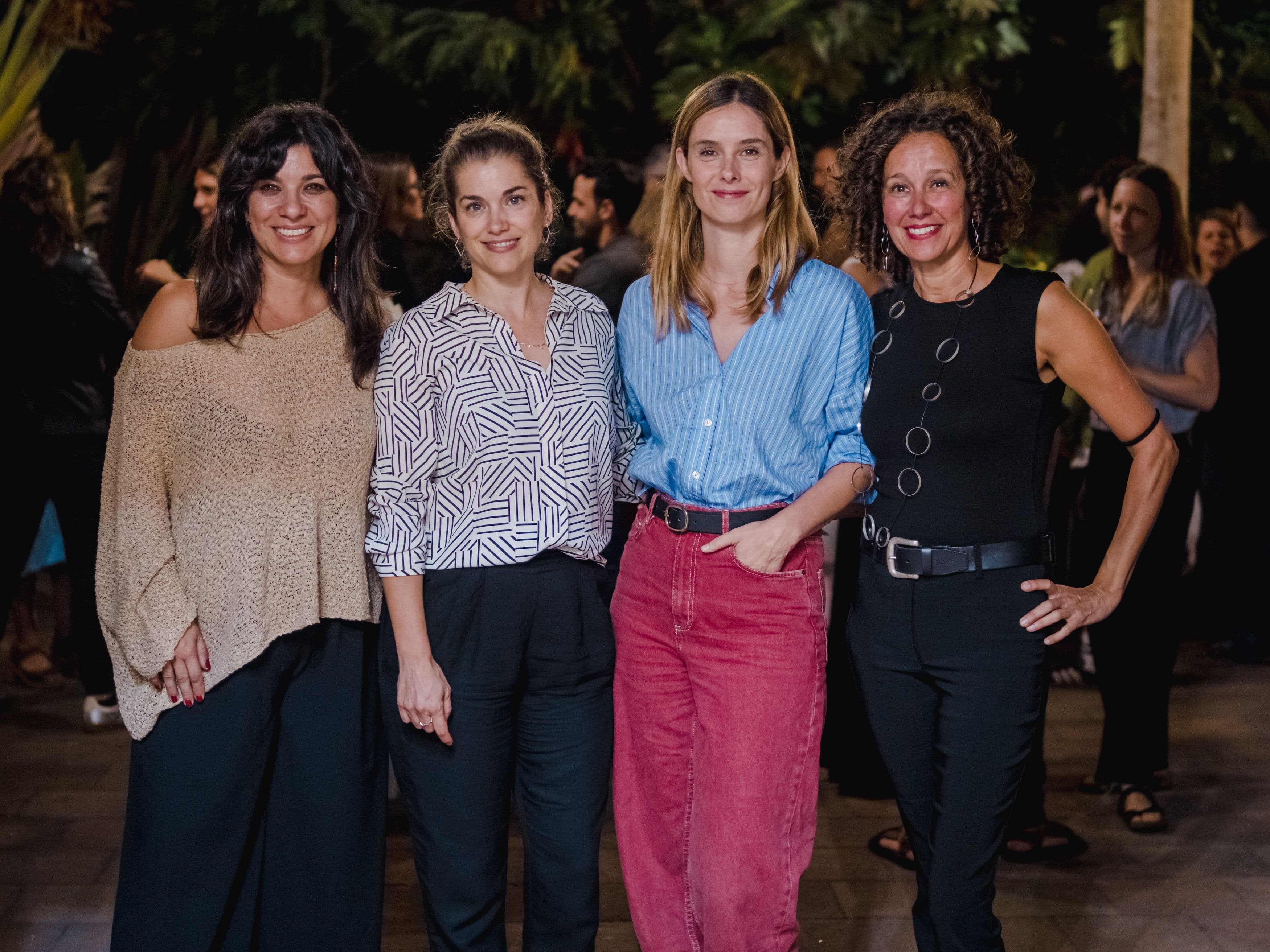 María José Manso, María Zamora, Katia Klein y Natacha Mora posan en uno de los cócteles de IsLABentura 2025