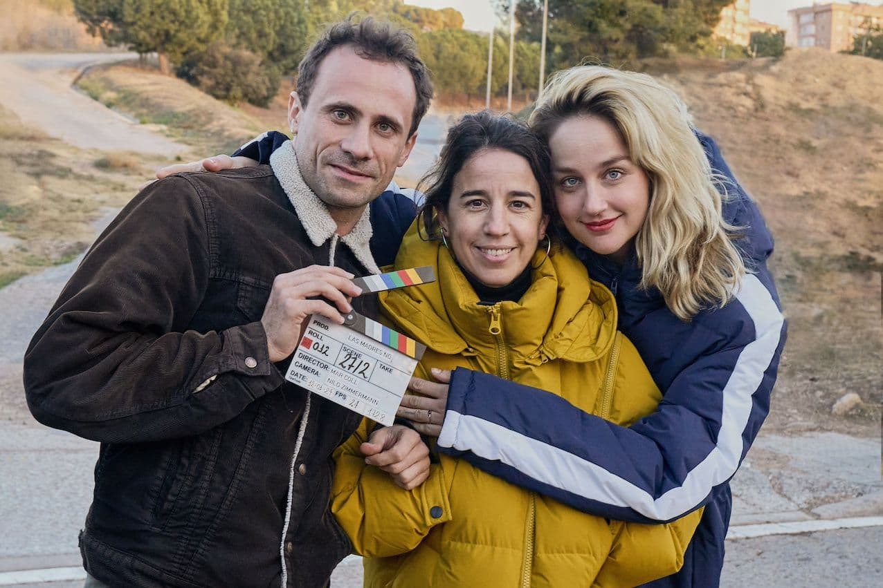Oriol Pla, Mar Coll y Laura Weissmahr en el rodaje de 'Salve María', basada en la obra 'Las madres no'