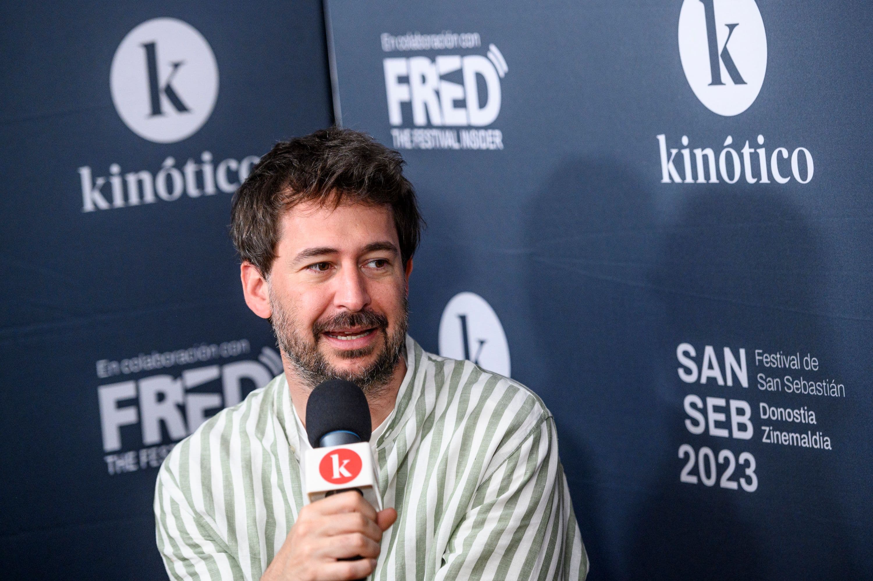 Santiago Mitre, productor de 'Blondi', durante su entrevista en el set de Kinótico