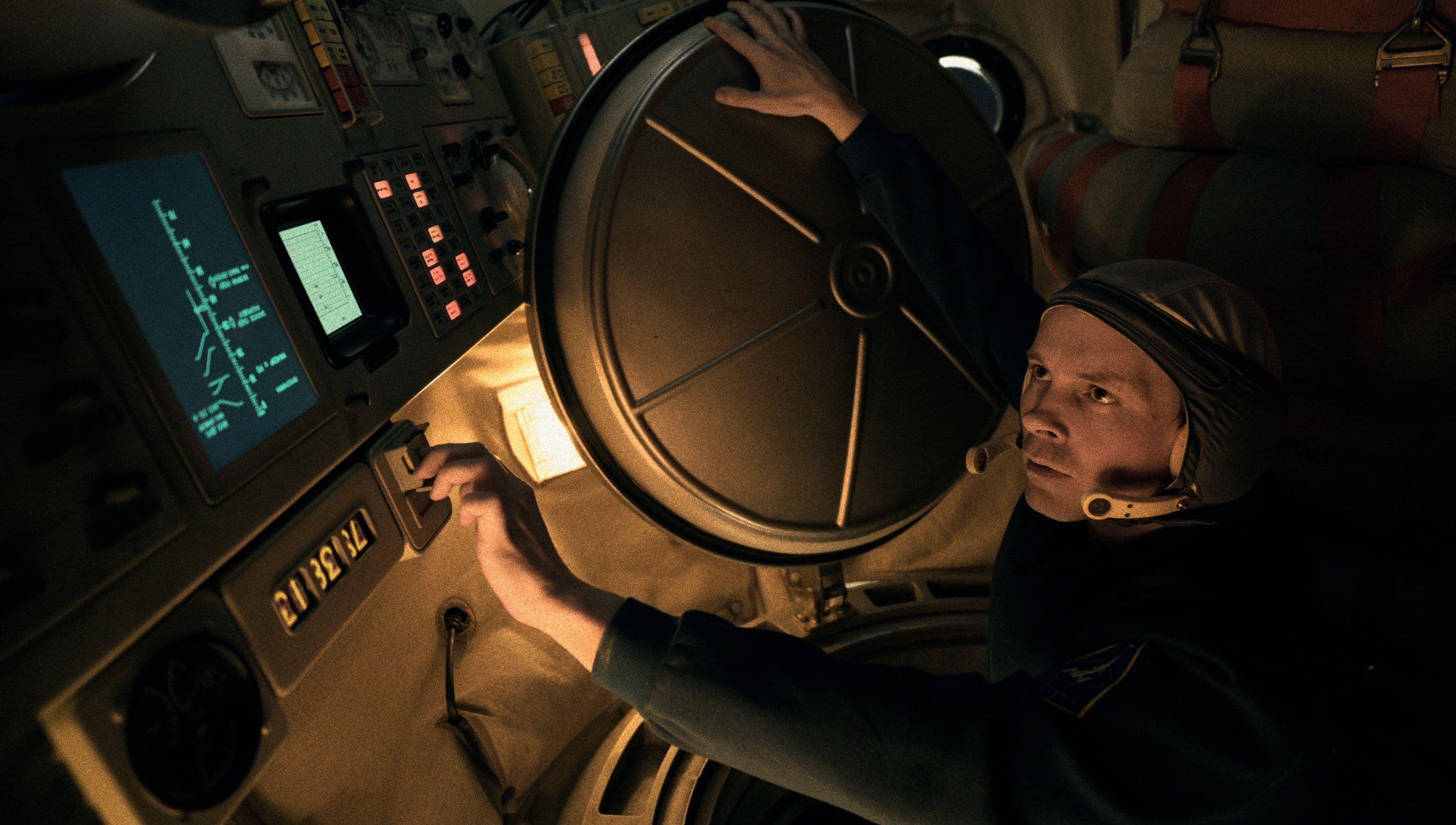 Sam Strike en un fotograma de 'Ciudad de las estrellas', serie de Apple TV y spin-off de 'Para toda la humanidad'