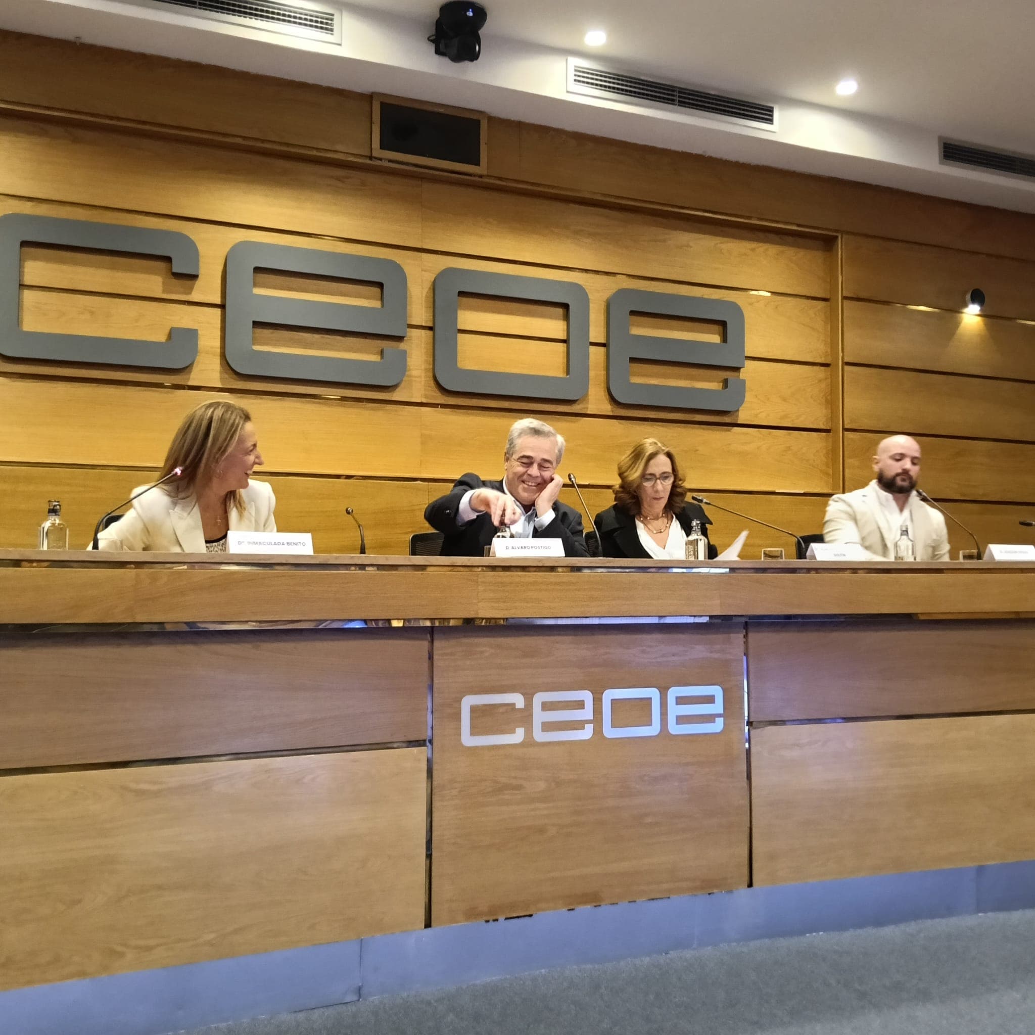Inmaculada Benito, Álvaro Postigo, Almudena Fernández-Golfín y Joaquín Vega en la presentación del dossier anual de FECE para 2025