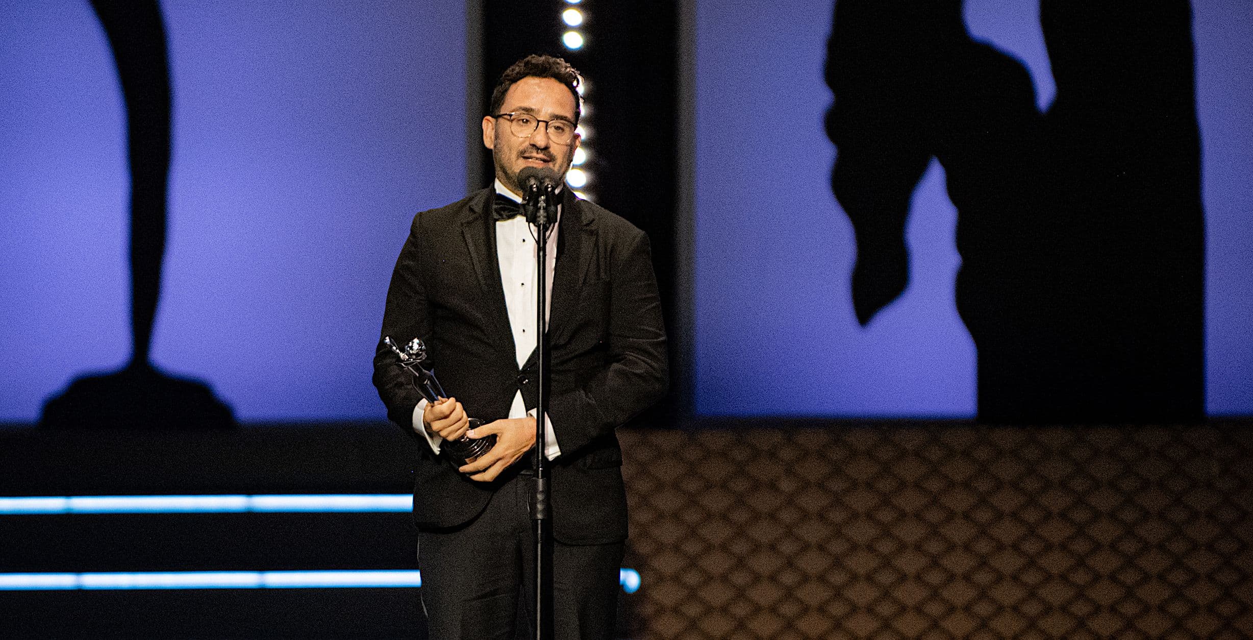 El director Juan Antonio Bayona agradece el Platino 2024 a la Mejor Dirección por 'La sociedad de la nieve'