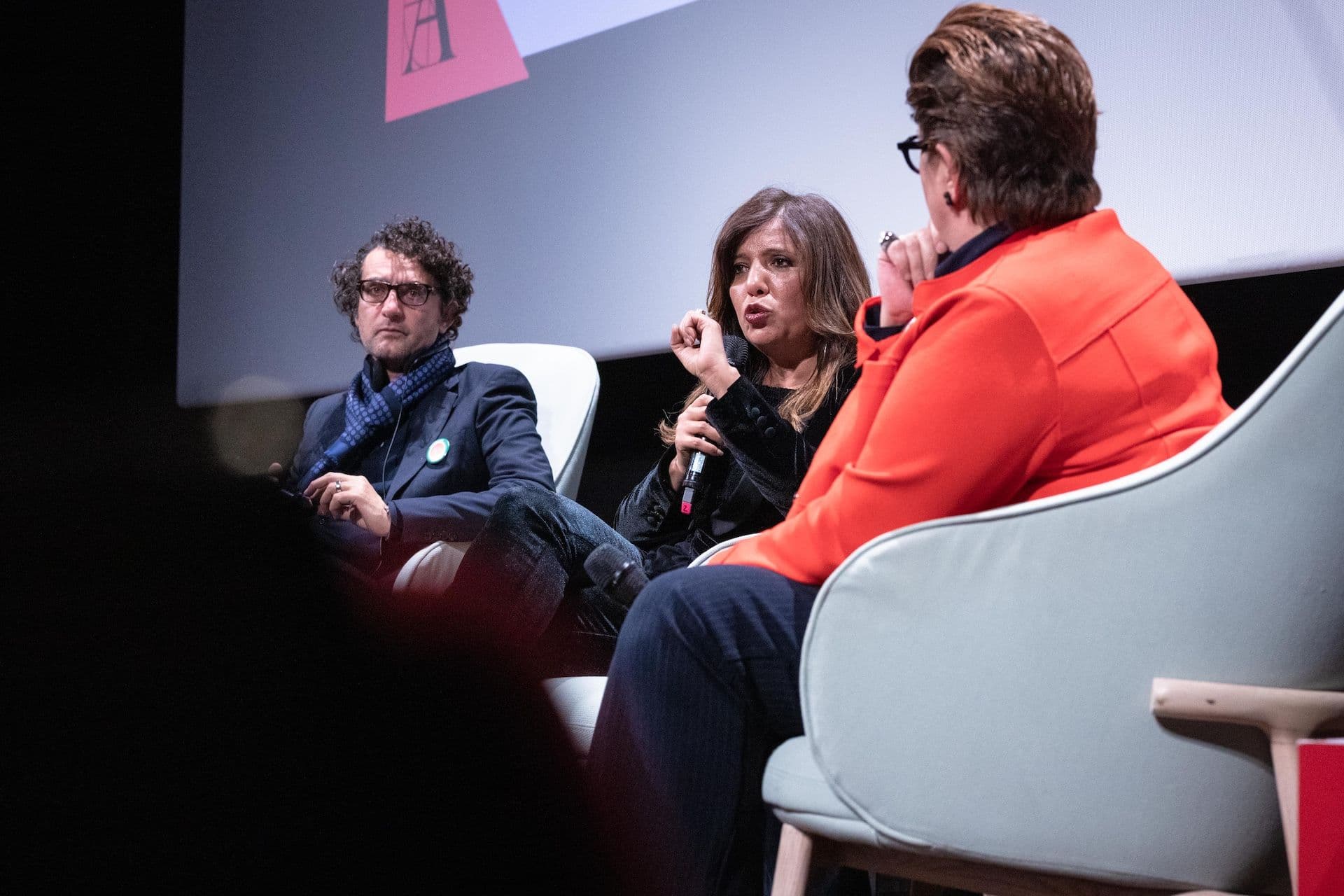 La directora y guionista Kaouther Ben Hania y el productor Nadim Cheikhrouha presentaron 'La voz de Hind' en la Academia de Cine