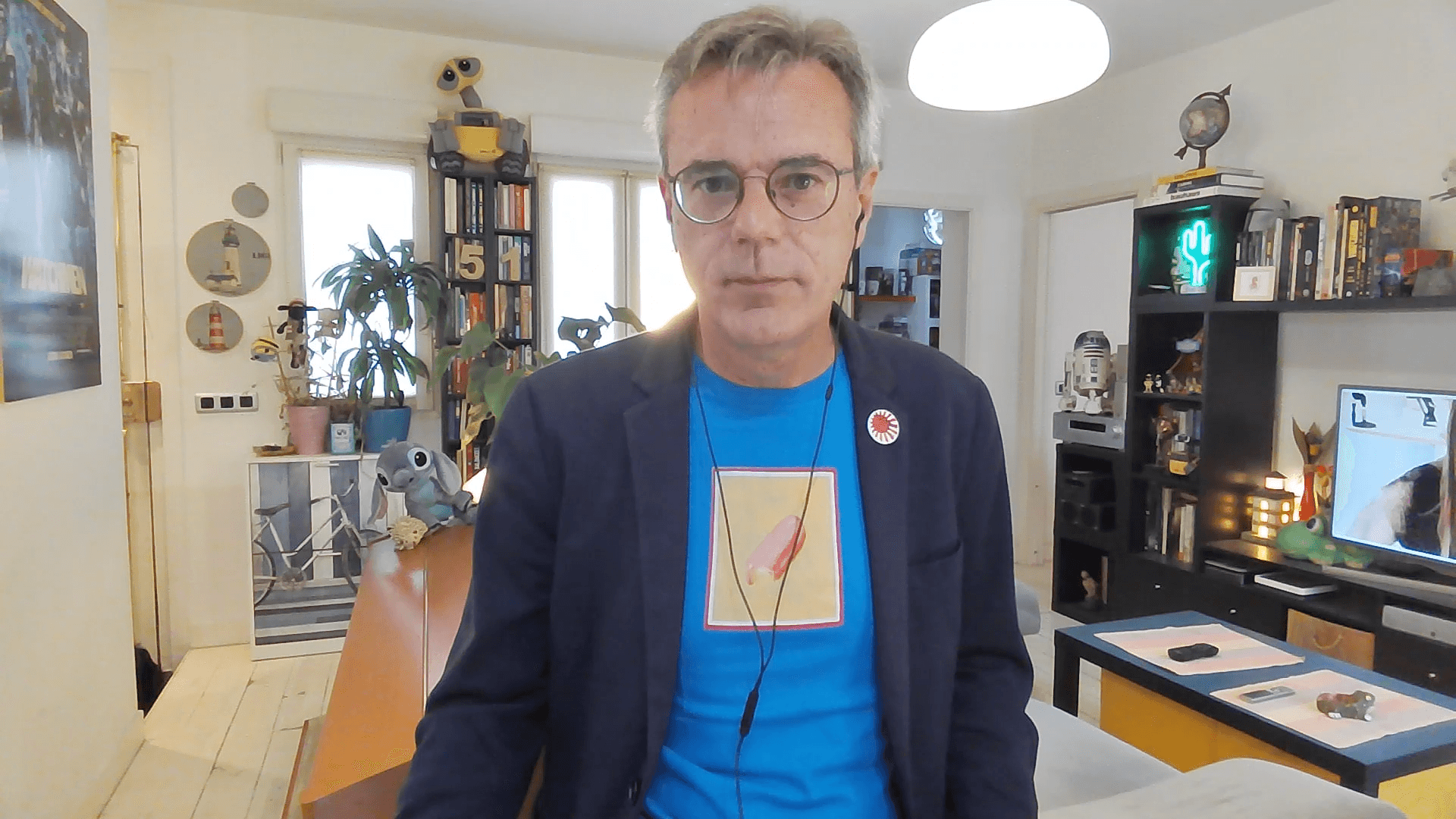 El periodista Pedro Vallín, durante la nueva edición de su video semanal 'La homilía'