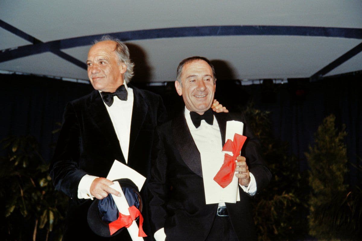 Francisco Rabal y Alfredo Landa celebran en Cannes, en 1984, su premio ex aequo al Mejor Actor por 'Los santos inocentes'