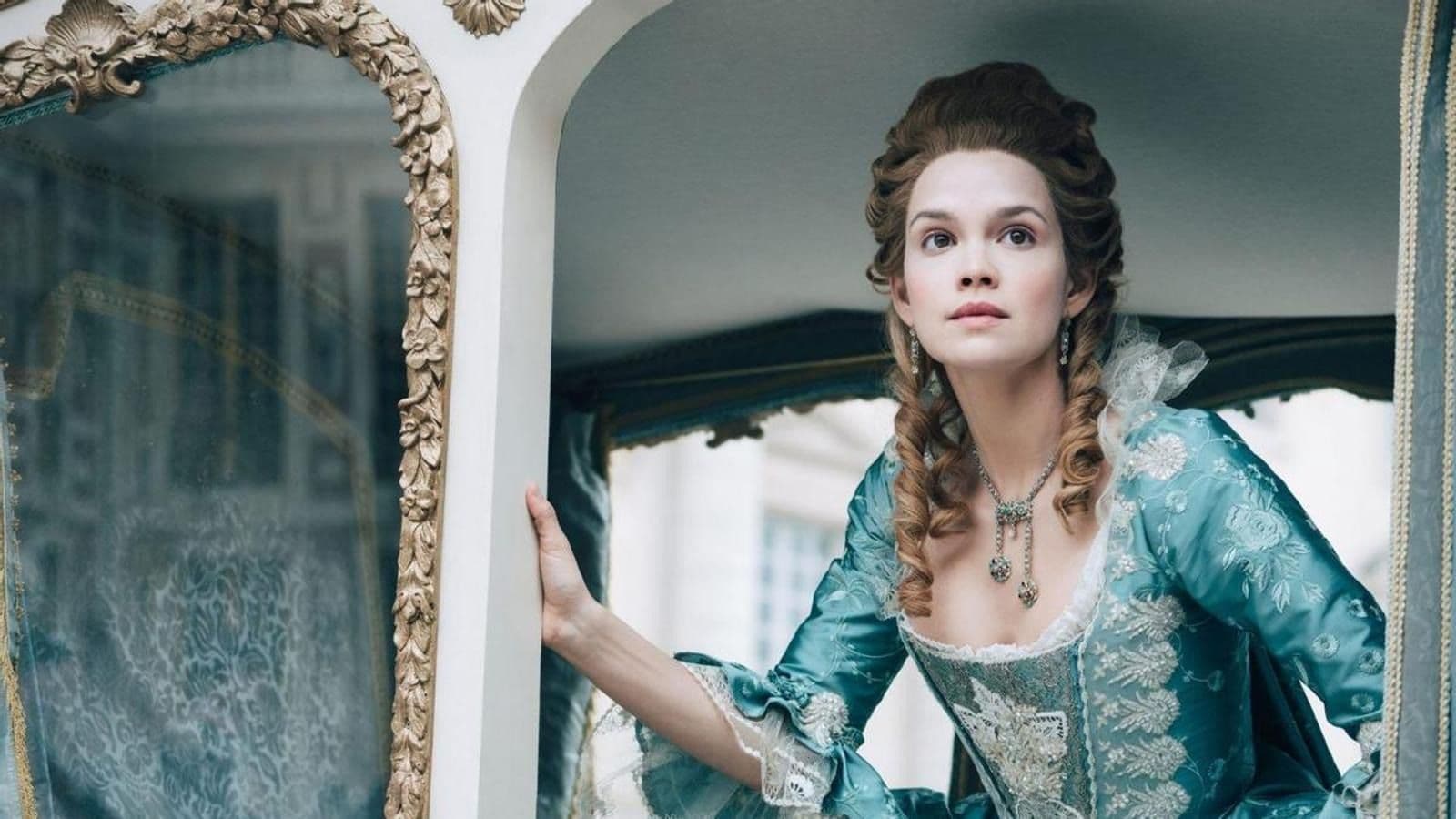 Emilia Schüle en 'María Antonieta', disponible en Movistar+