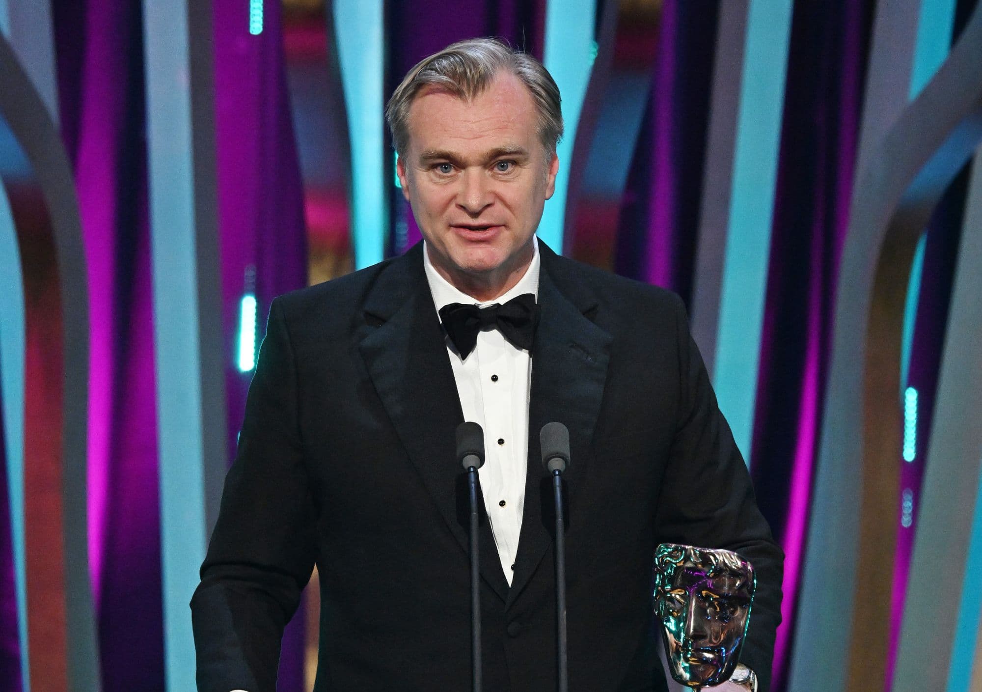 El director de 'Oppenheimer', Christopher Nolan, recogiendo el BAFTA a Mejor Director
