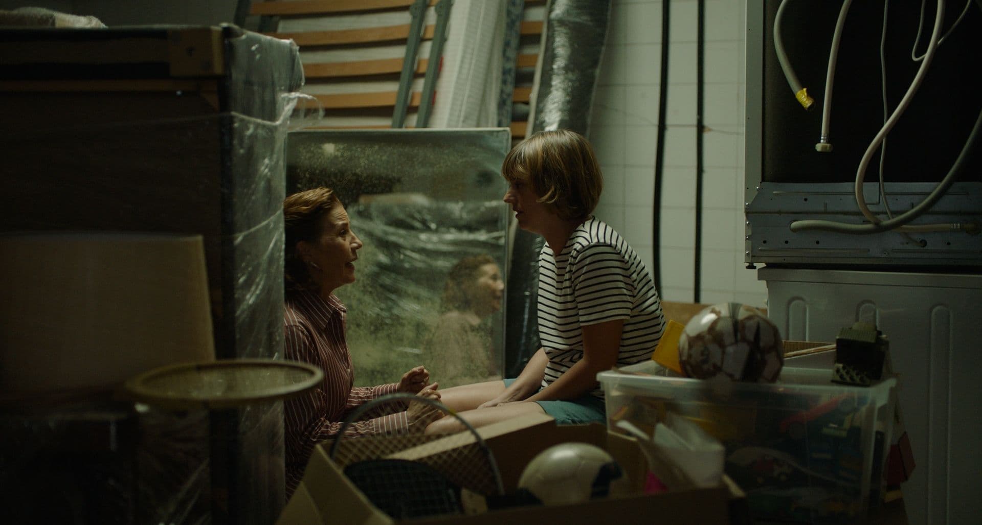 Fotograma de 'Casa en llamas', con Emma Vilarasau y María Rodríguez Soto, dirigida por Dani de la Orden