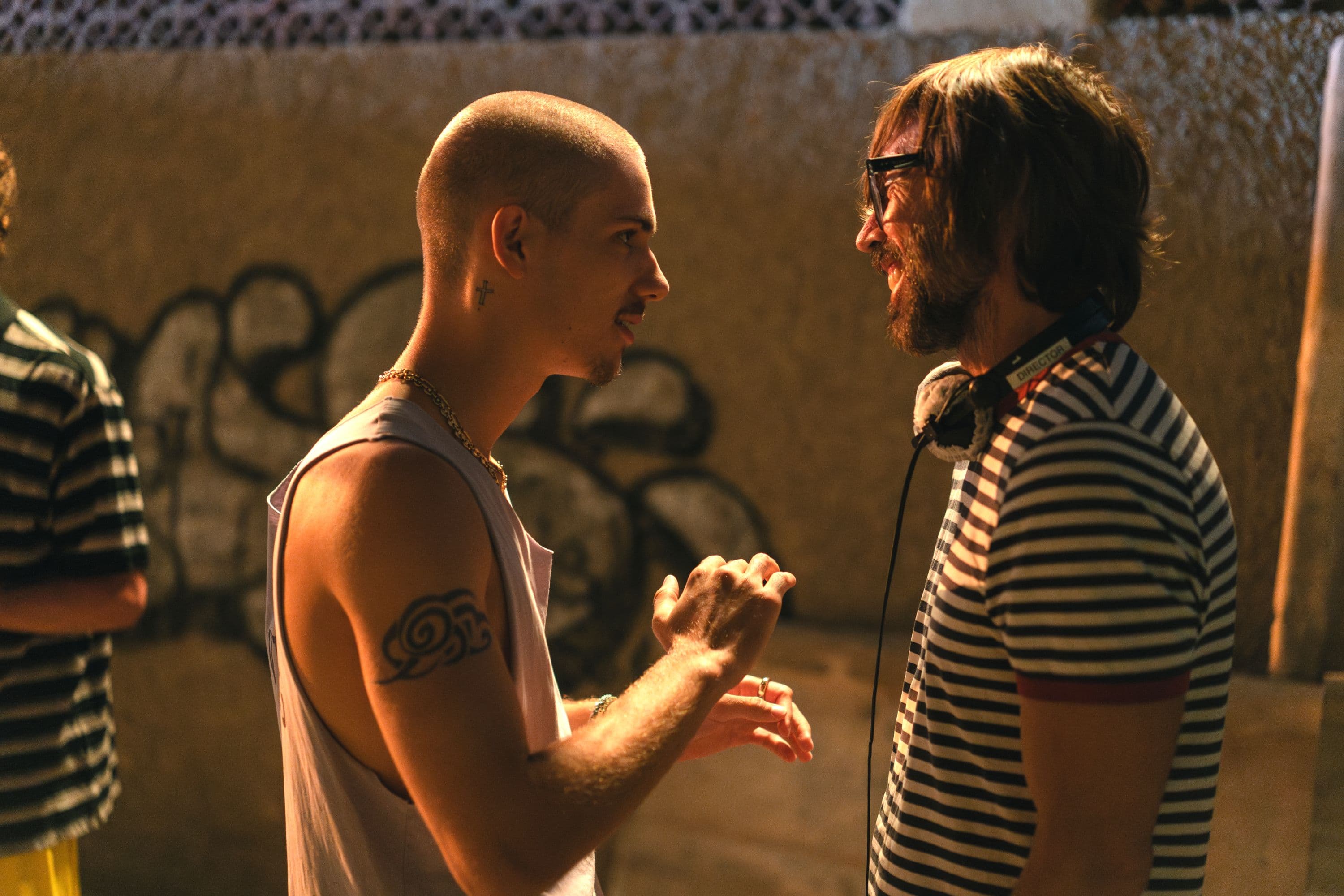 El actor Hugo Welzel y el director Christian Checa, en el rodaje de 'Enemigos'