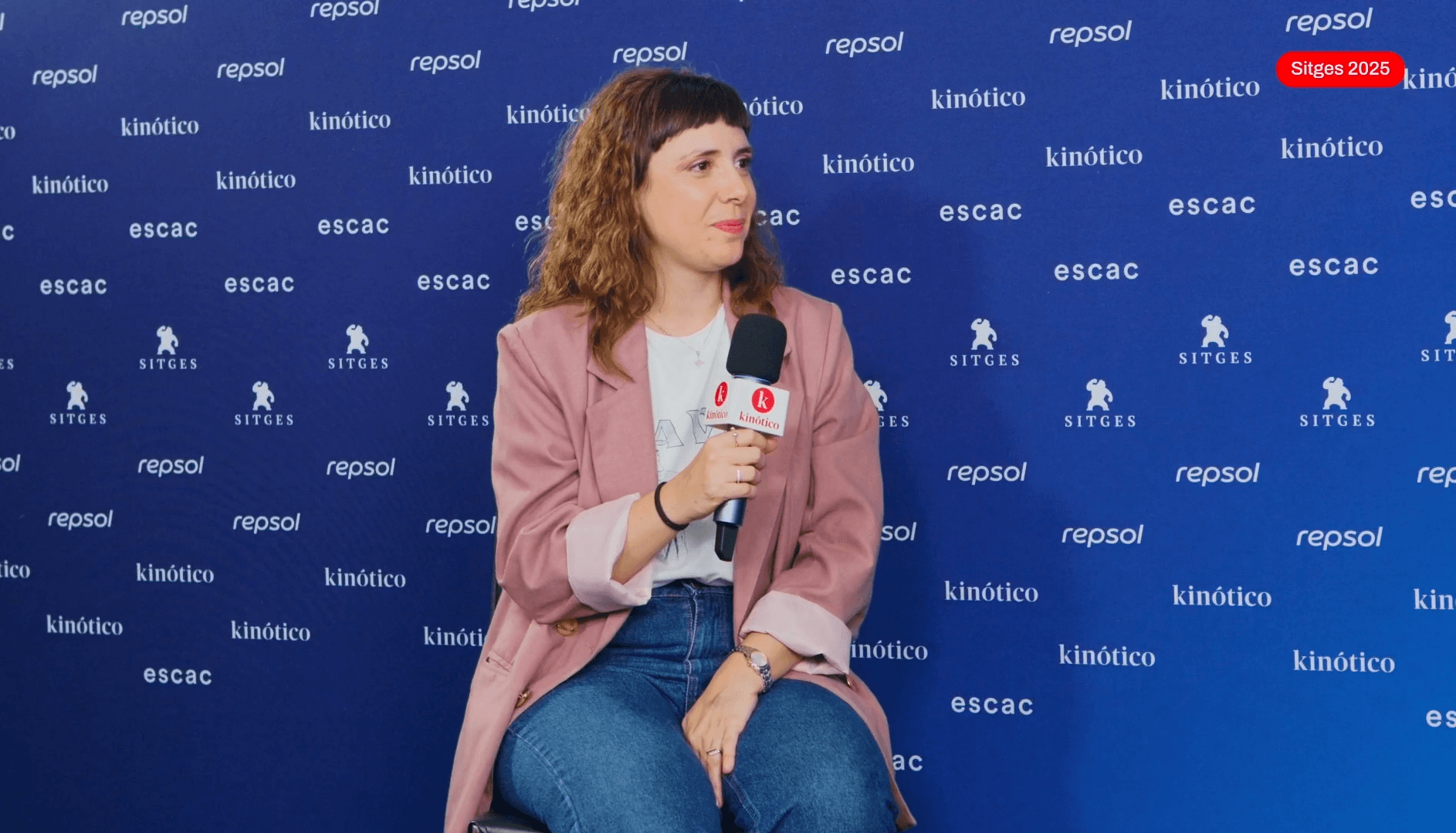 La directora argentina Laura Casabé a su paso por el set de Kinótico en el Festival de Sitges 2025