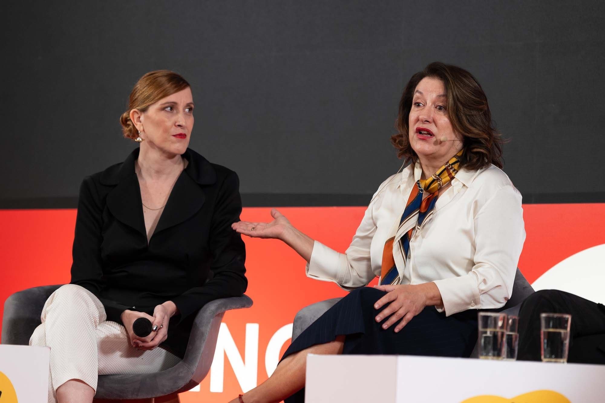 Sonia Barba (izda.) y Elena Manrique durante la presentación de 'Fin de fiesta' en la Seminci de Valladolid