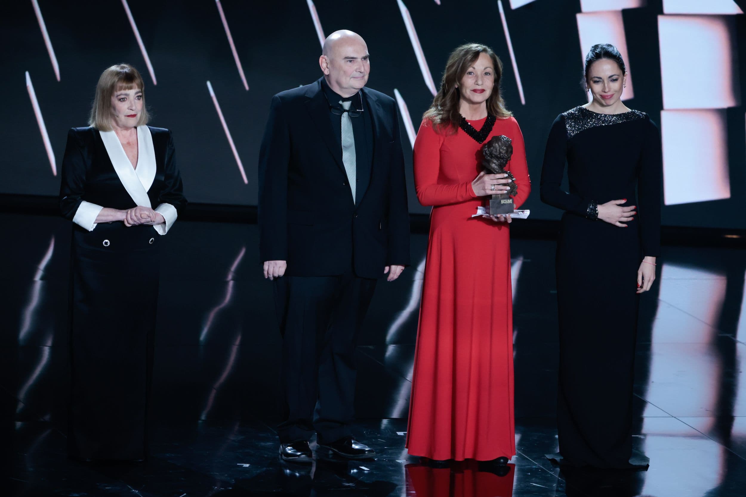 Carmen Maura, Antonio Saura, Eulalia Ramón y Anna Saura en la gala de los Premios Goya 2023