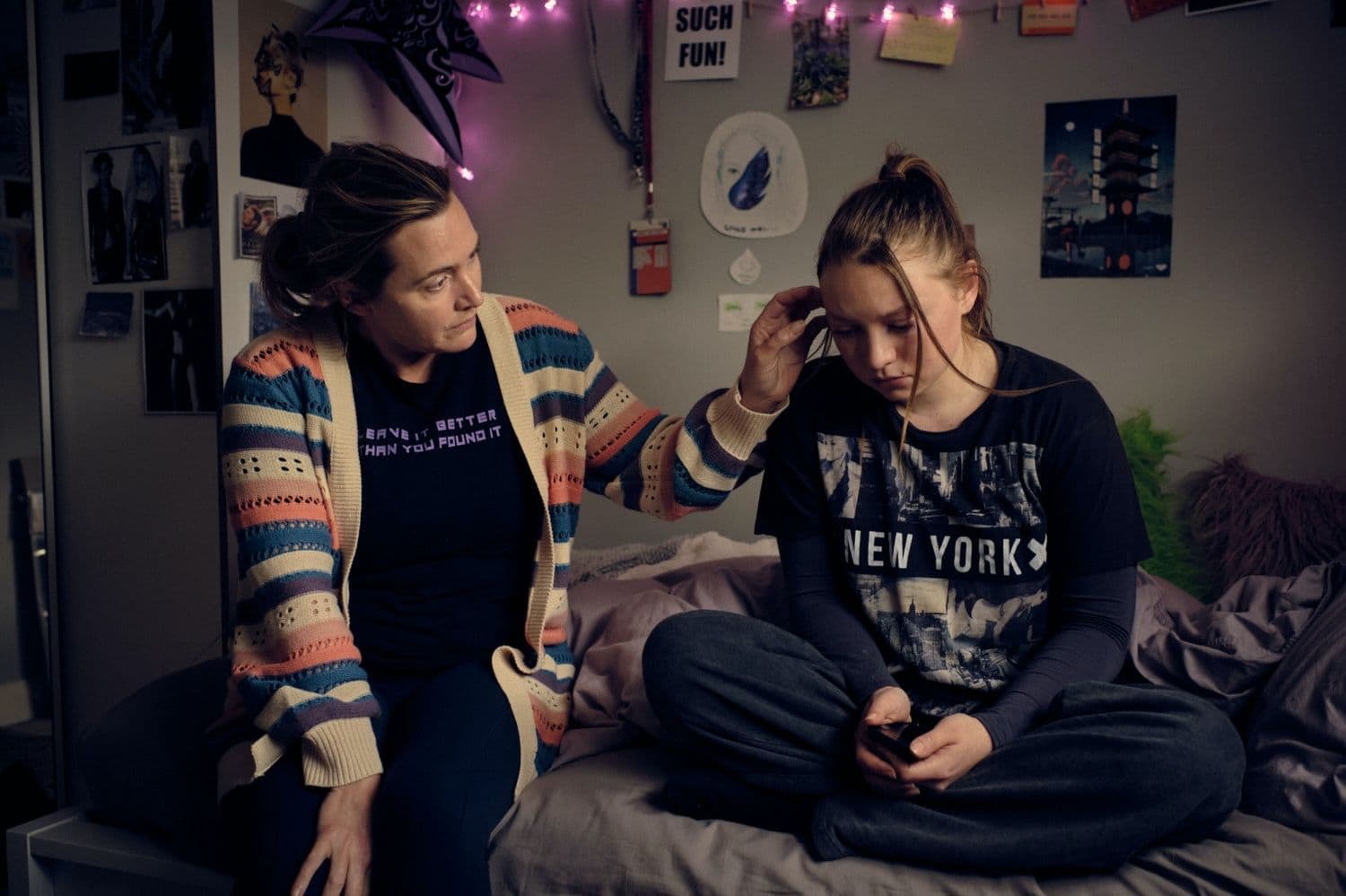 Kate Winslet y Mia Threapleton, en una escena de 'I am Ruth'.