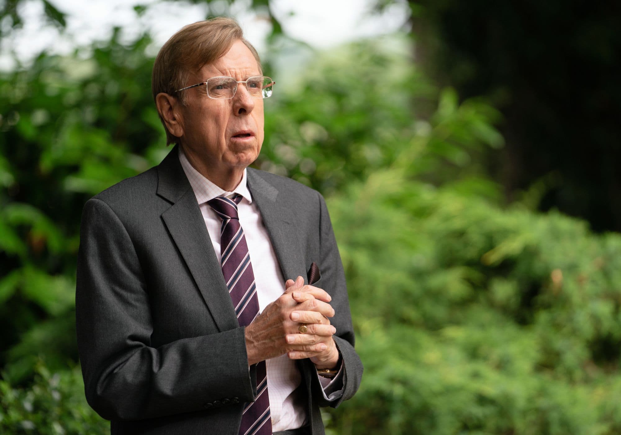 Fotografía promocional de la serie ‘El quinto mandamiento’, con Timothy Spall