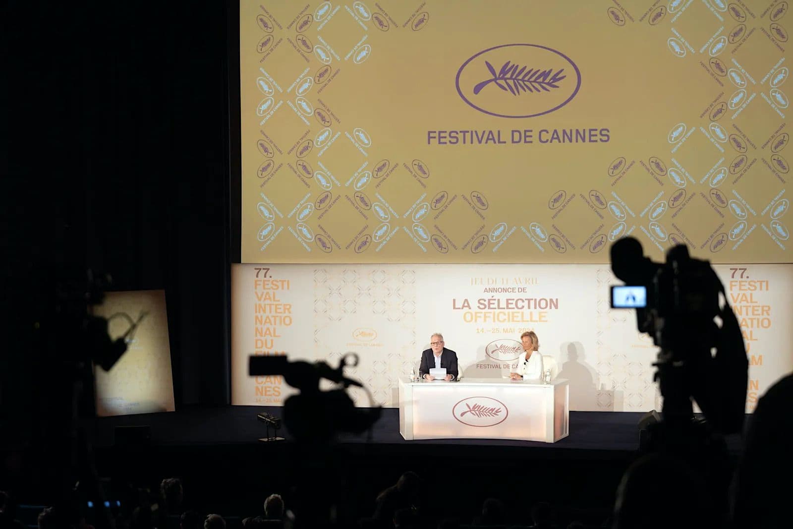 Thierry Frémaux e Iris Knobloch, director artístico y presidenta del Festival de Cannes, en la rueda de prensa de la edición 2024