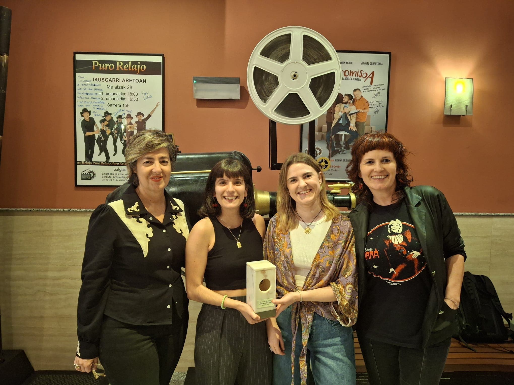 El equipo de 'Azkena' en el Festival de Lekeitio
