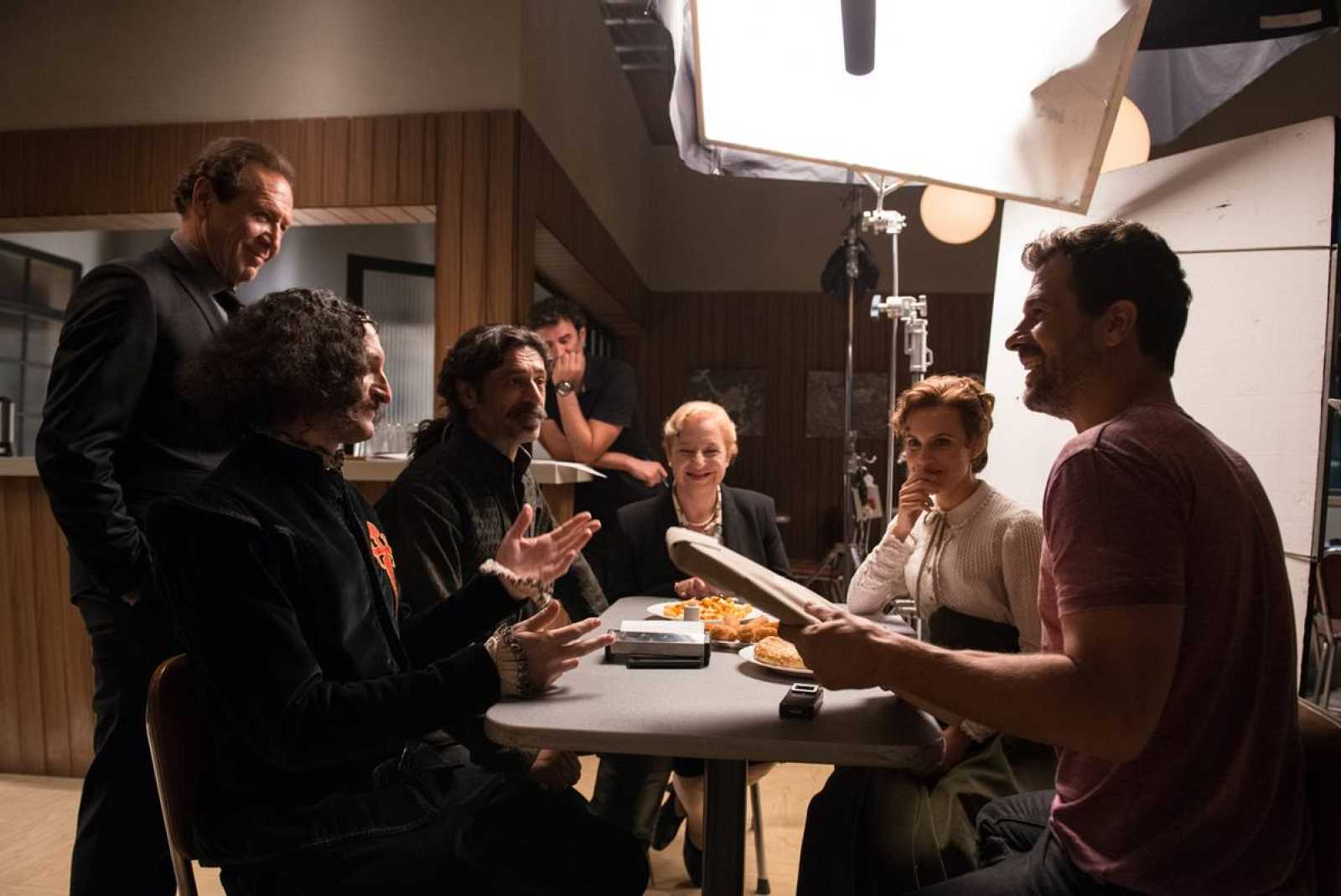 Rodaje de un episodio de la serie 'El ministerio del tiempo', con Aura Garrido, Nacho Fresneda y otros actores