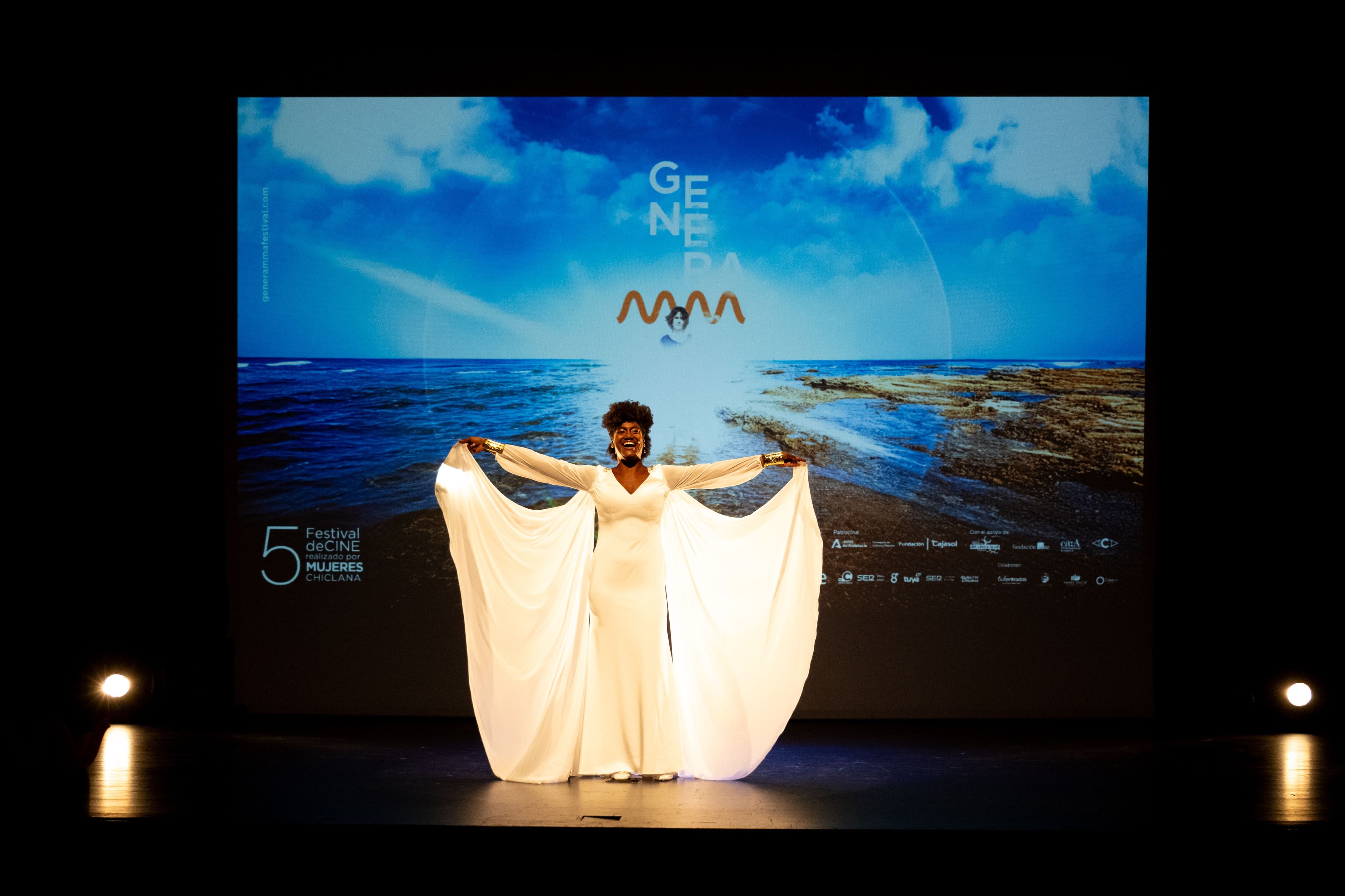 La actriz y presentadora Kenia Mestre, durante la gala inaugural de la quinta edición del festival Generamma