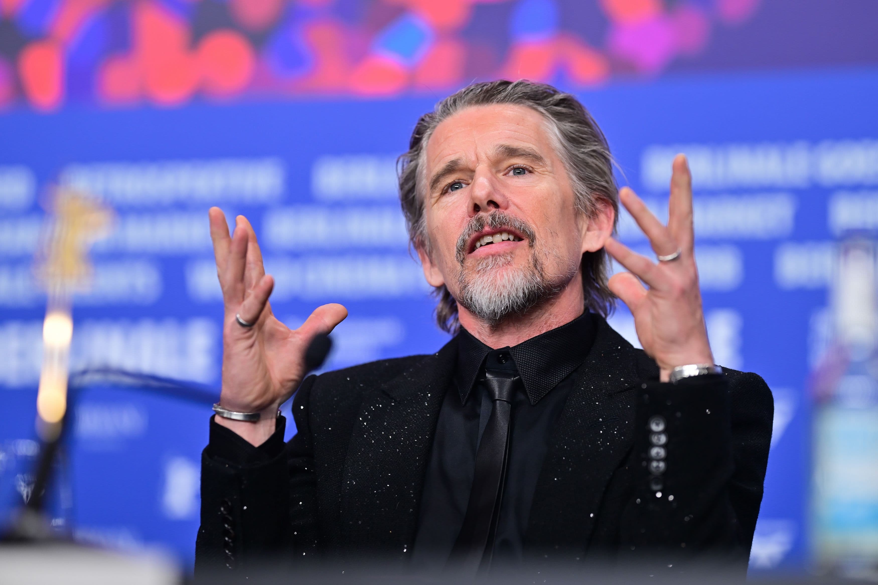 El actor Ethan Hawke, durante la rueda de prensa de la película 'The Weight' en la Berlinale 2026