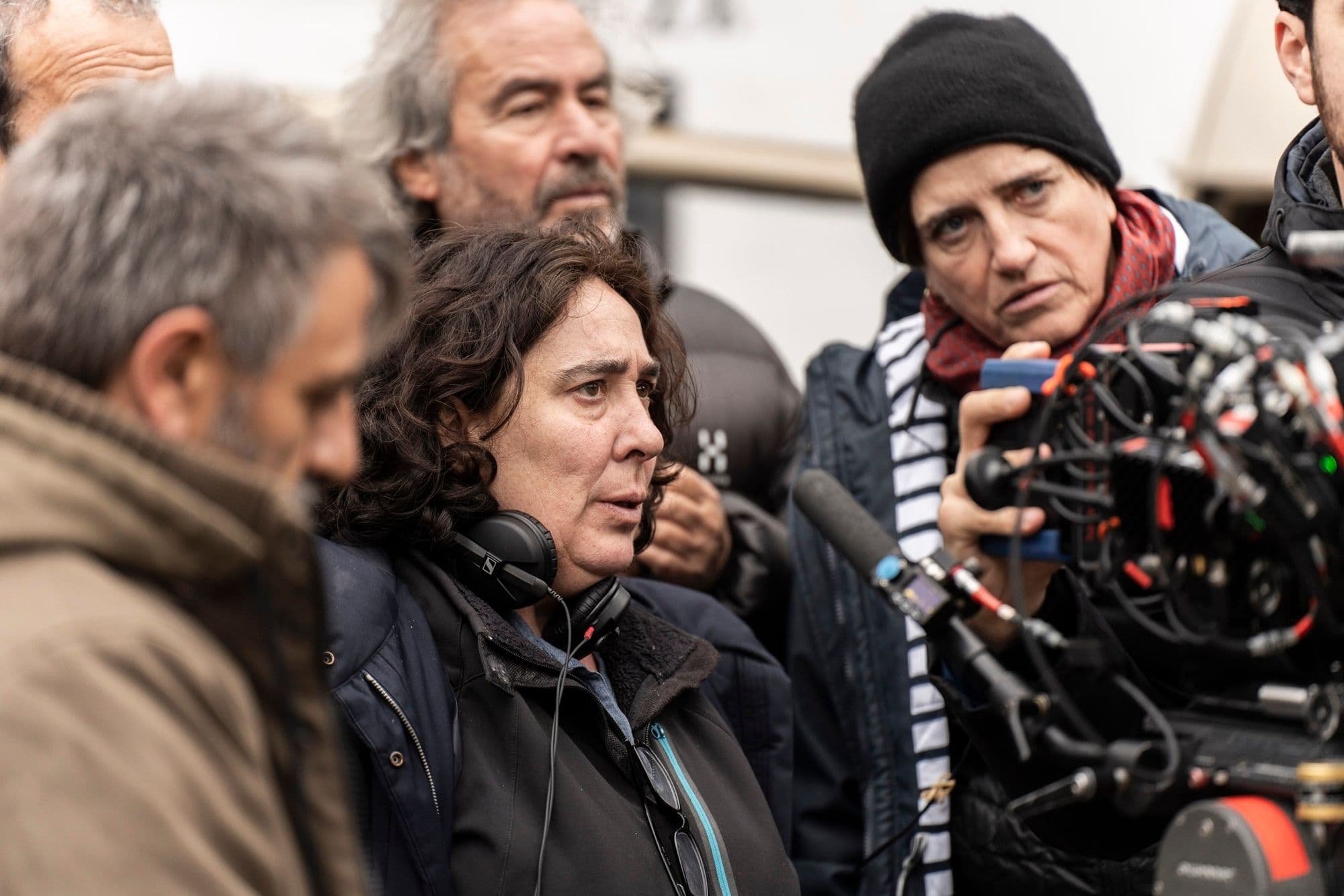 La directora Arantxa Echevarría en el rodaje de la película 'La infiltrada'