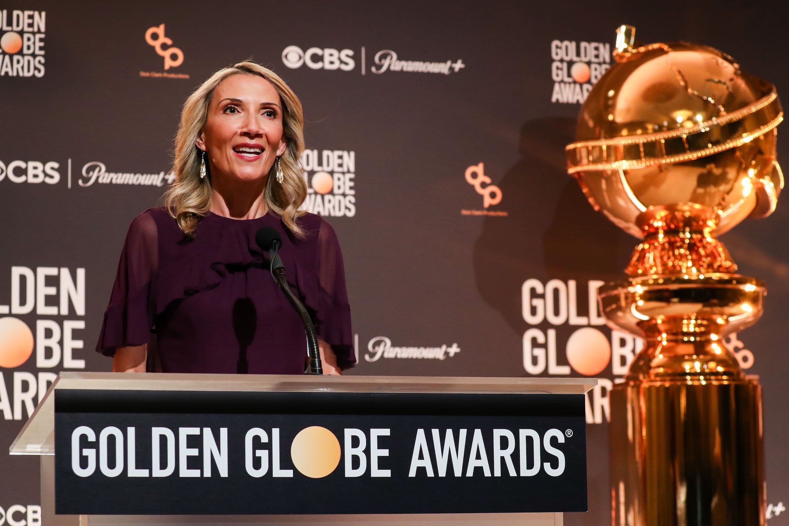 Helen Hoehne, presidenta de los Globos de Oro, durante el anuncio de las nominaciones de 2024