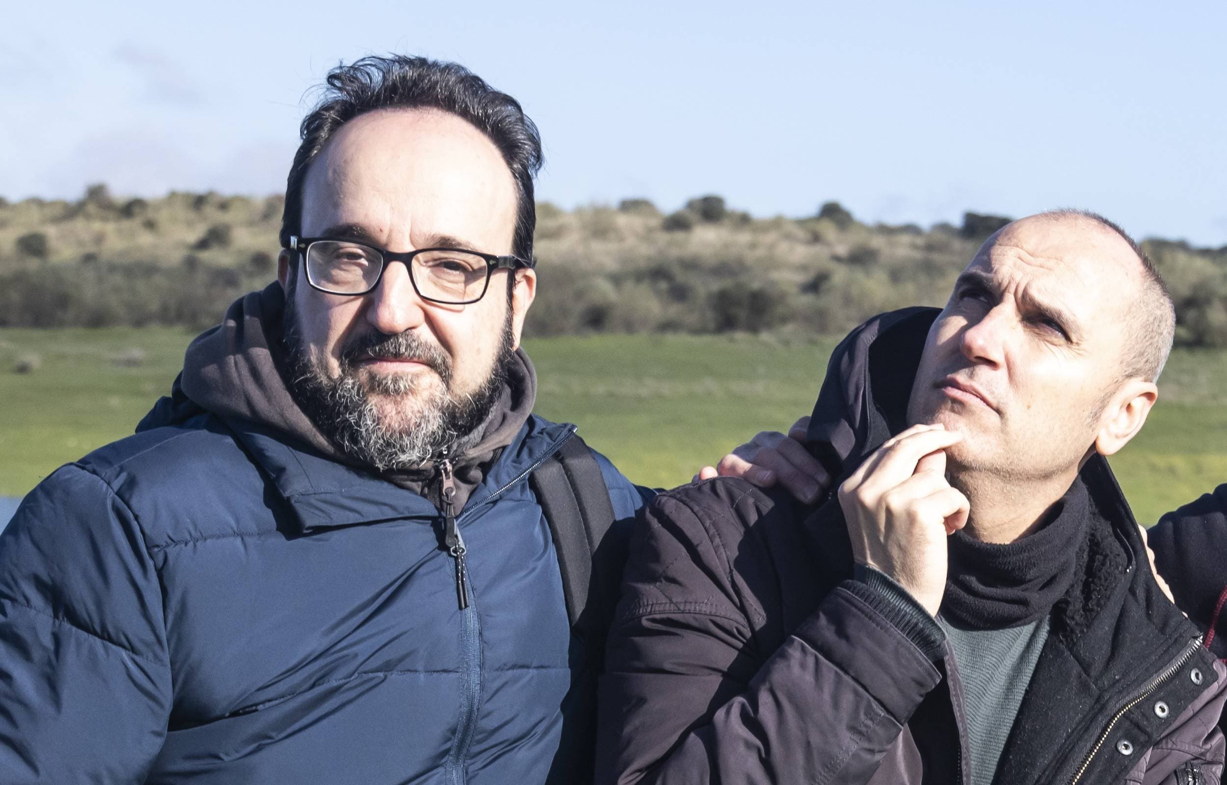 Los guionistas de 'Puntos suspensivos', Rafa Calatayud Cano y David Marqués (quien también dirige), durante el rodaje de la película